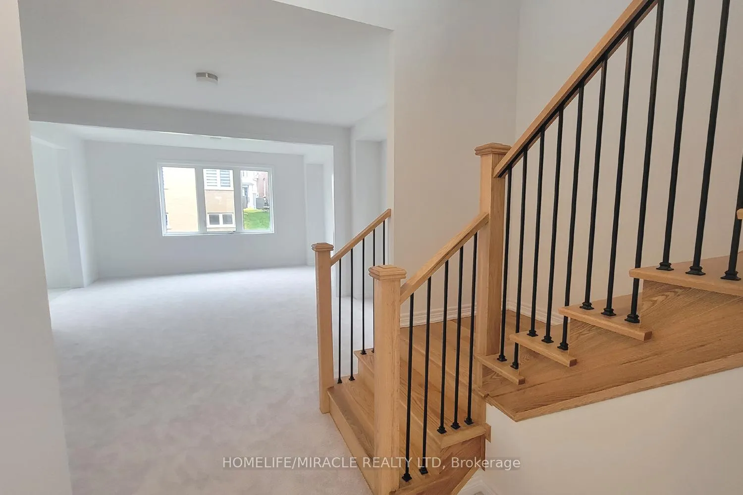 Photo 5 of 2063 Lowry Drive, Oshawa, Taunton — HOMEH