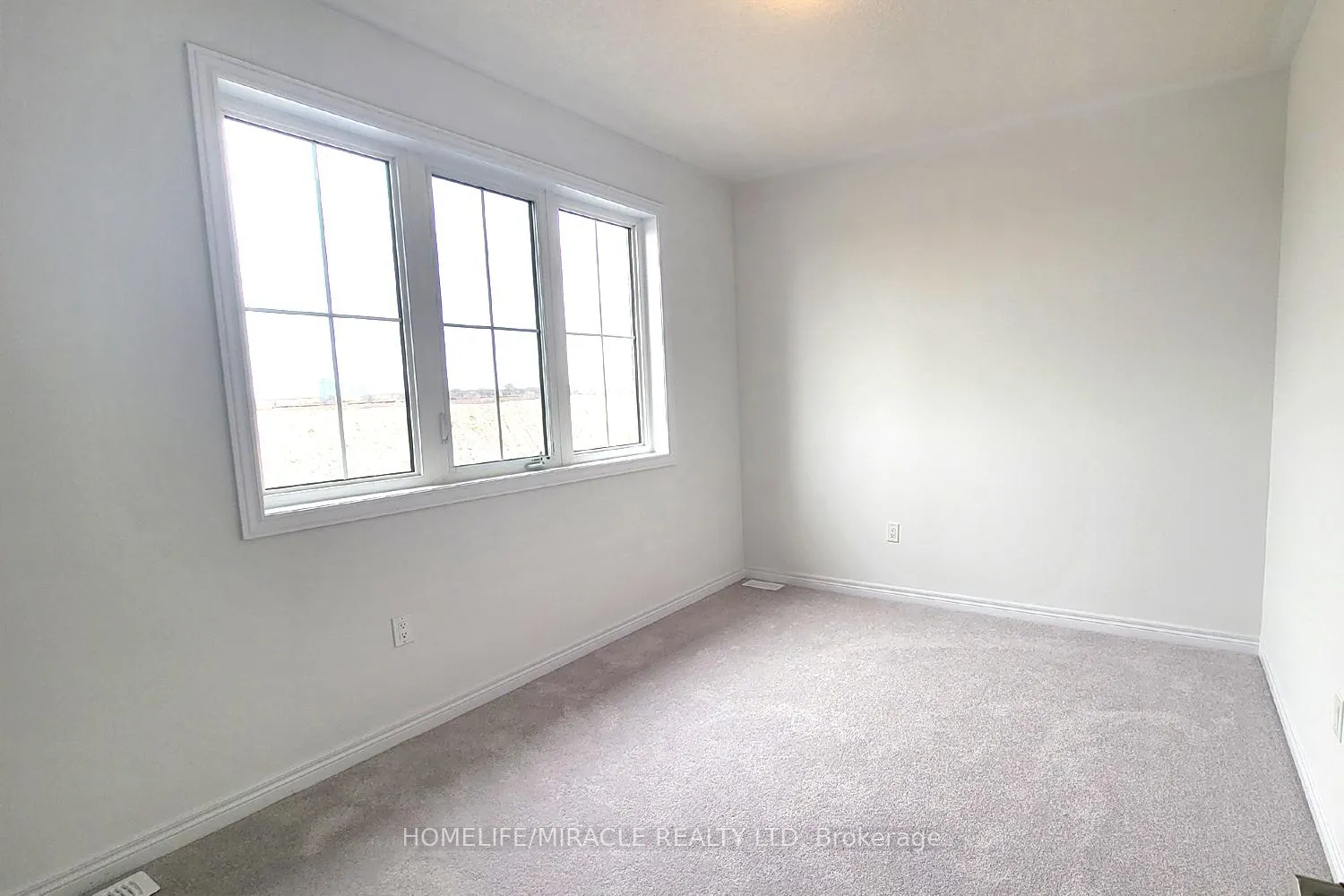 Photo 12 of 2063 Lowry Drive, Oshawa, Taunton — HOMEH