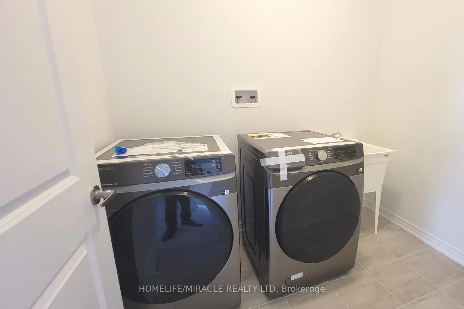 Photo 16 of 2063 Lowry Drive, Oshawa, Taunton — HOMEH