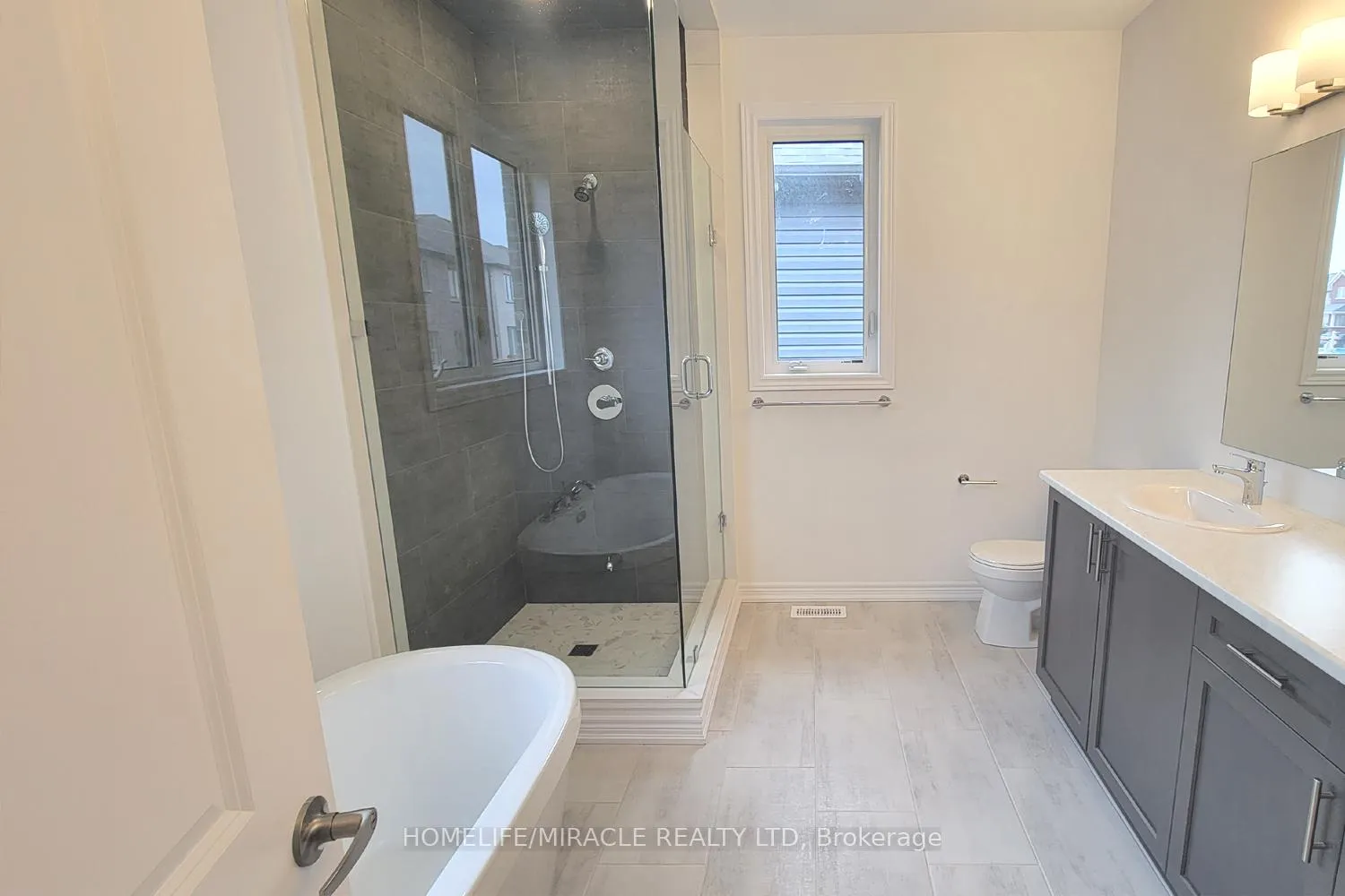 Photo 17 of 2063 Lowry Drive, Oshawa, Taunton — HOMEH
