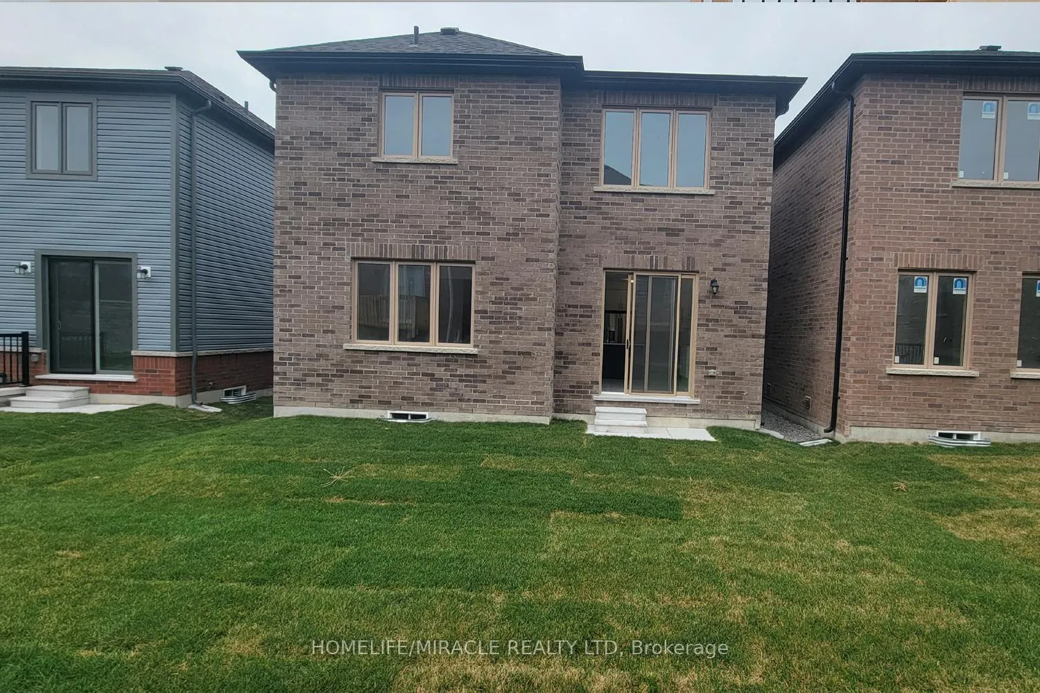 Photo 19 of 2063 Lowry Drive, Oshawa, Taunton — HOMEH