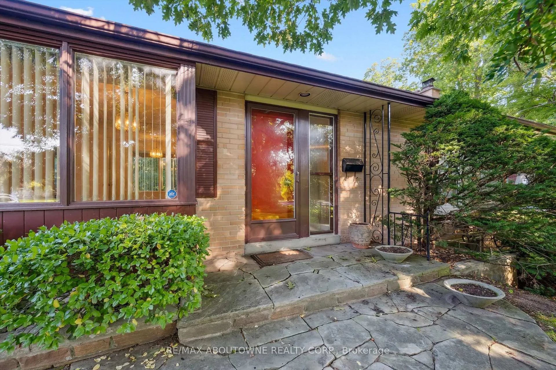 Photo 2 of 1095 Linbrook Road, Oakville, Morrison — HOMEH