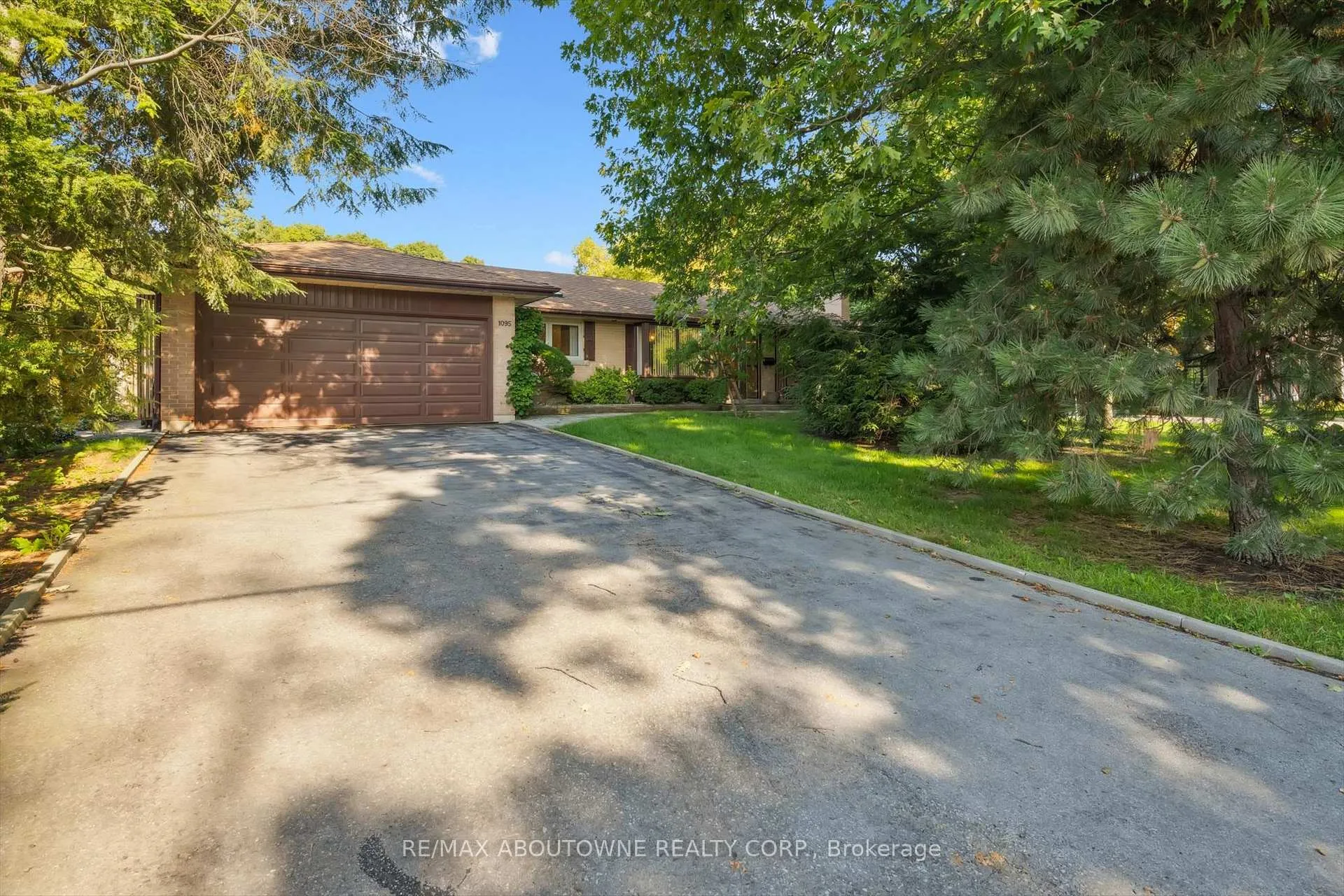 Photo 3 of 1095 Linbrook Road, Oakville, Morrison — HOMEH