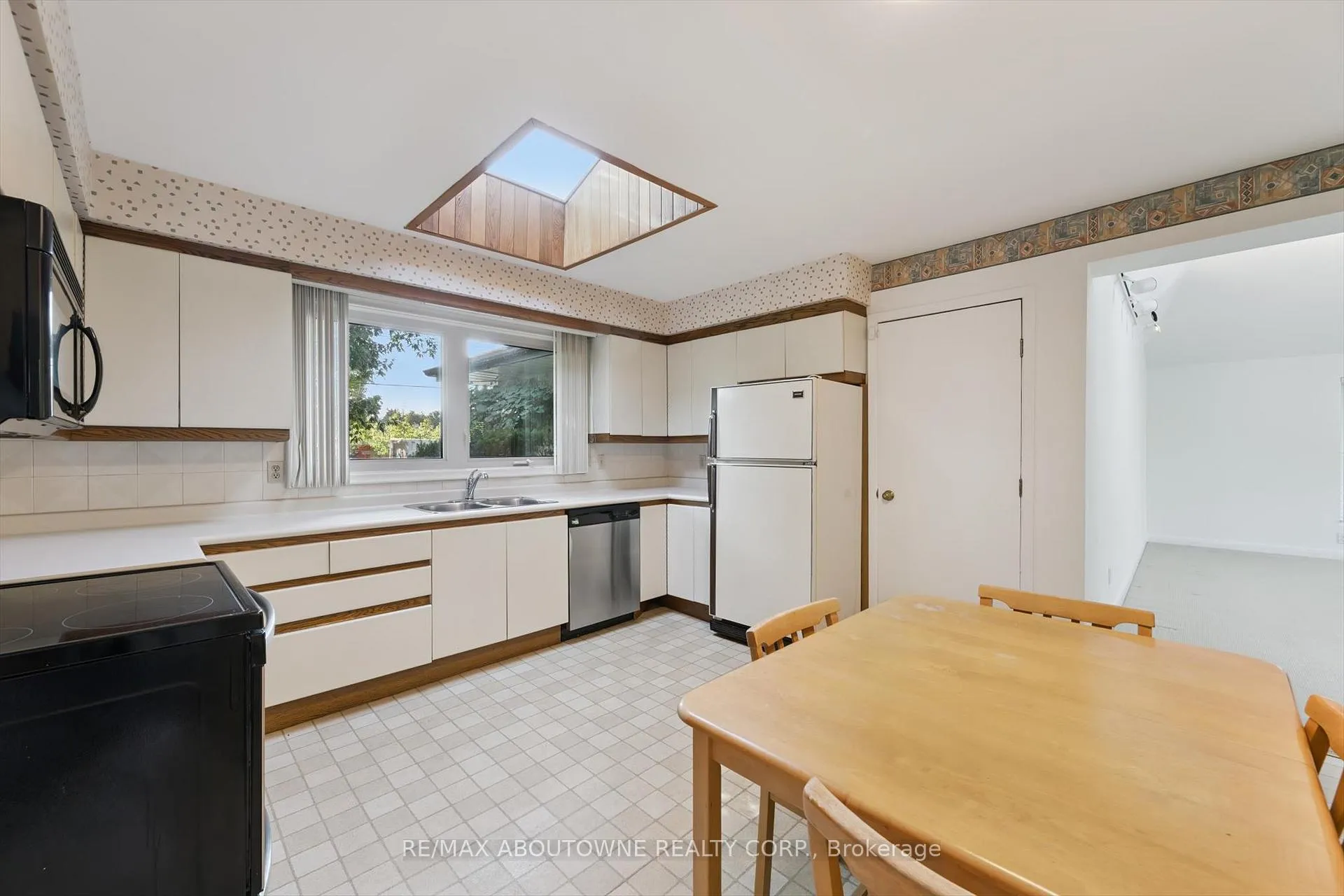 Photo 10 of 1095 Linbrook Road, Oakville, Morrison — HOMEH