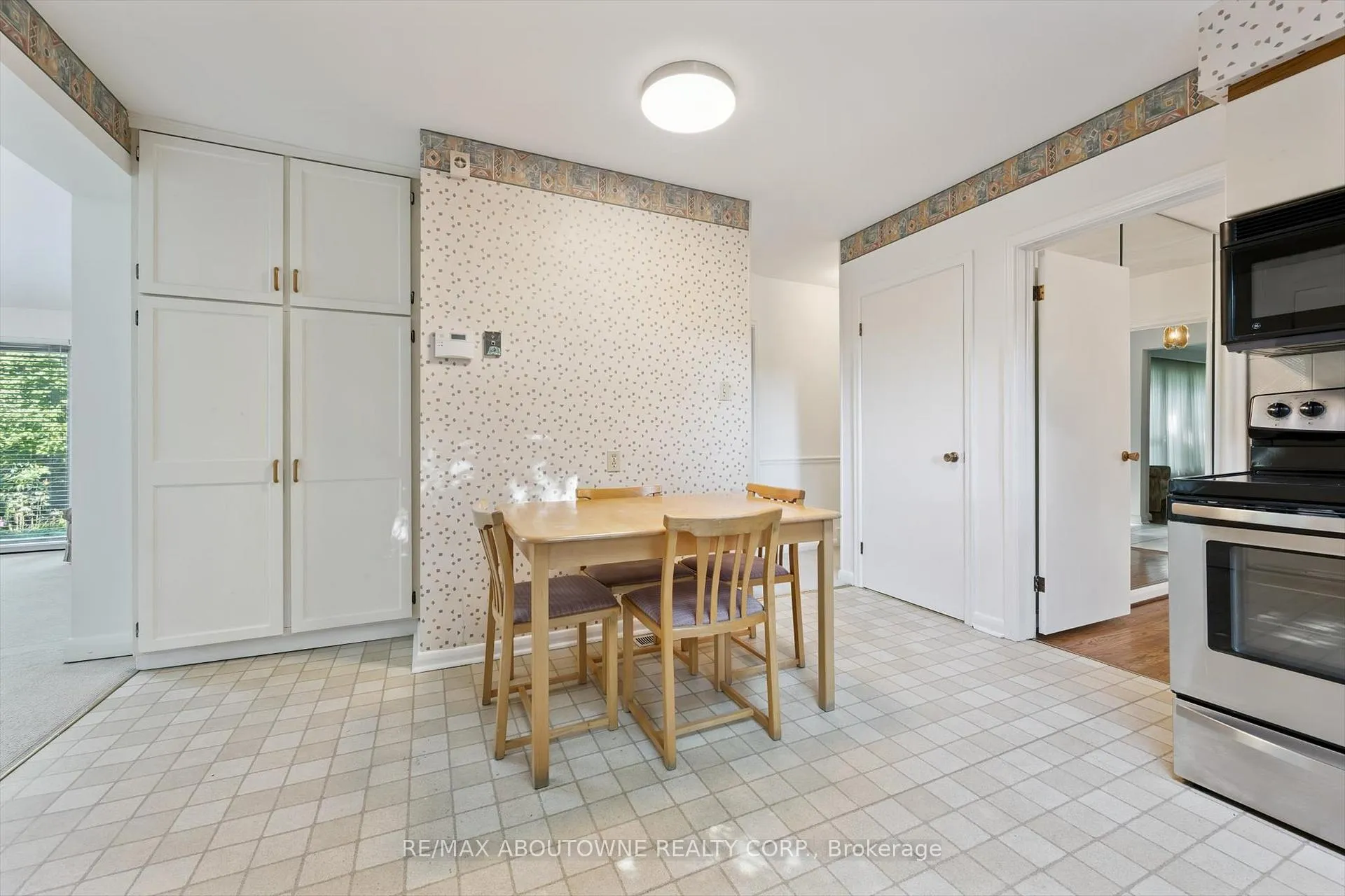 Photo 11 of 1095 Linbrook Road, Oakville, Morrison — HOMEH