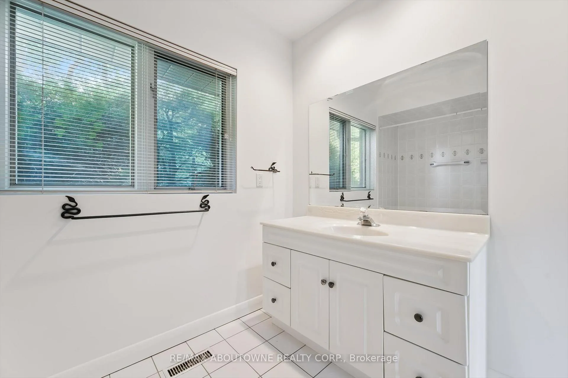 Photo 19 of 1095 Linbrook Road, Oakville, Morrison — HOMEH