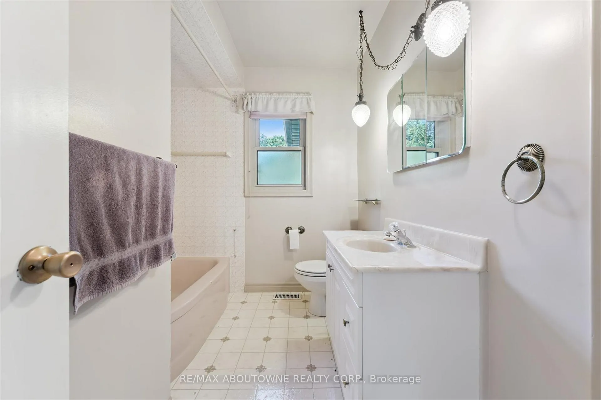 Photo 25 of 1095 Linbrook Road, Oakville, Morrison — HOMEH