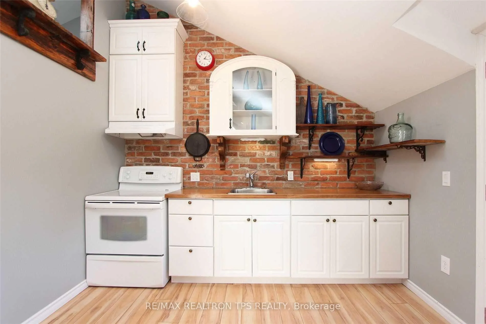 Photo 3 of Unit 1, 54 Lawson Road, Clarington, Courtice — HOMEH