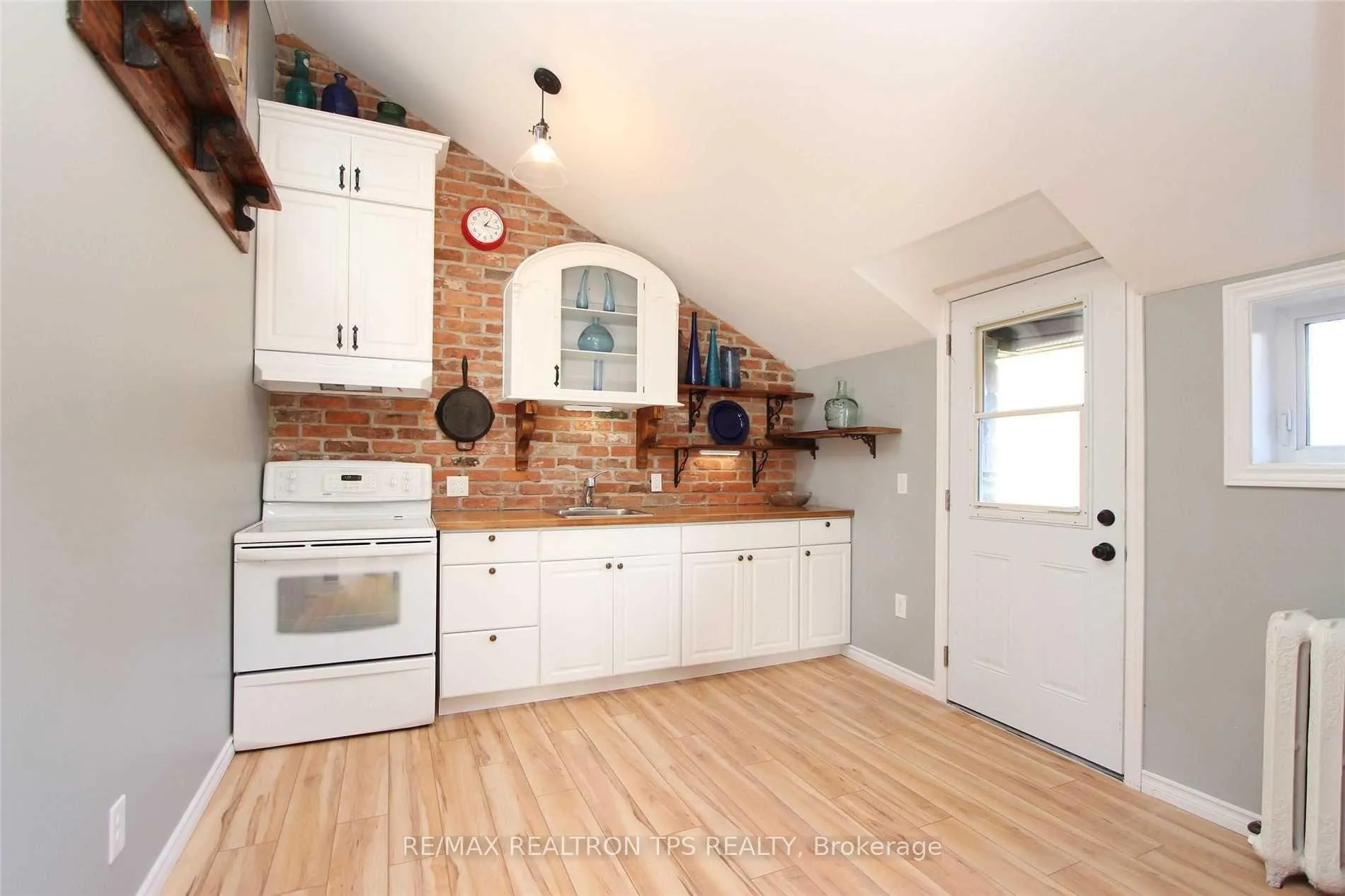 Photo 4 of Unit 1, 54 Lawson Road, Clarington, Courtice — HOMEH