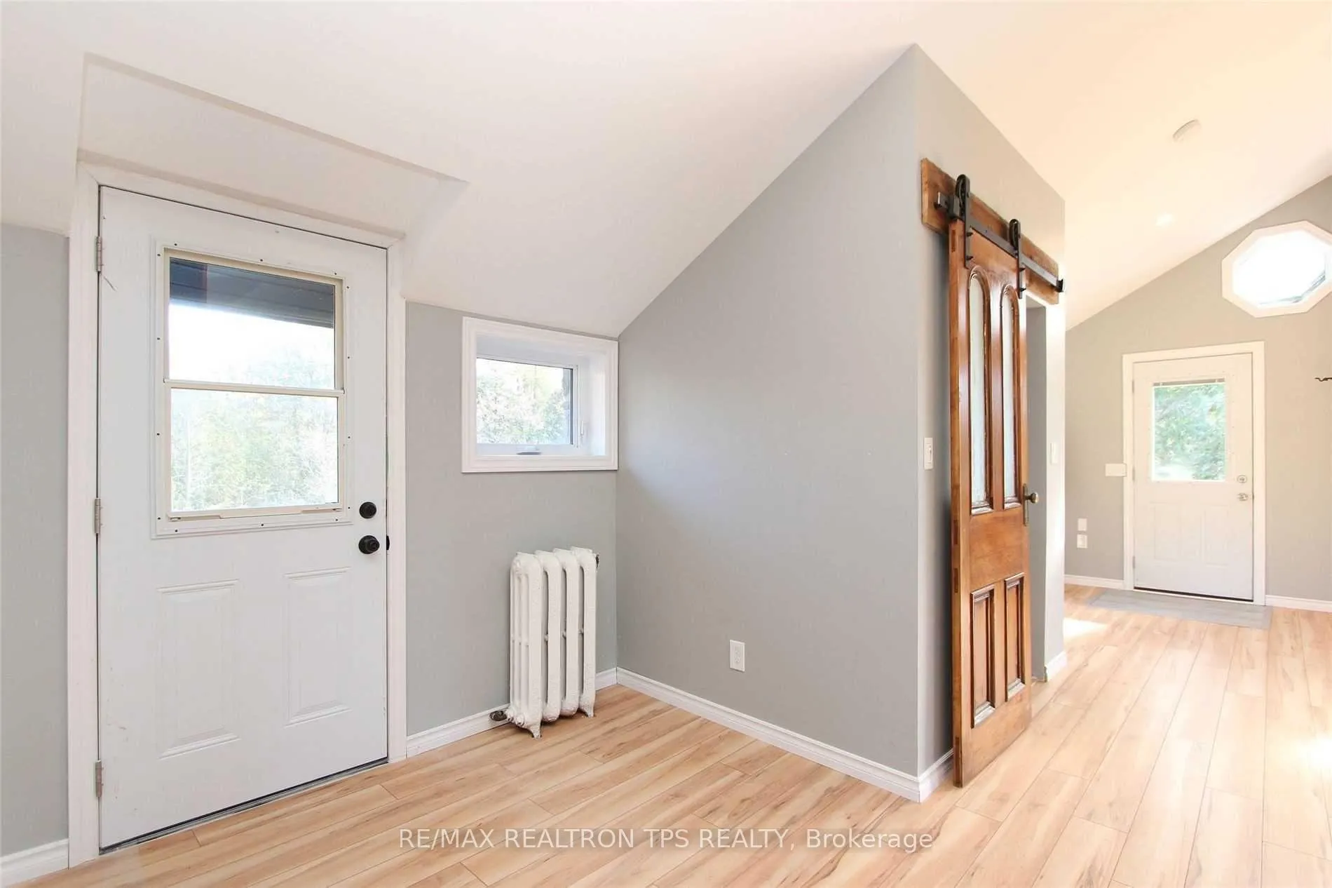 Photo 6 of Unit 1, 54 Lawson Road, Clarington, Courtice — HOMEH
