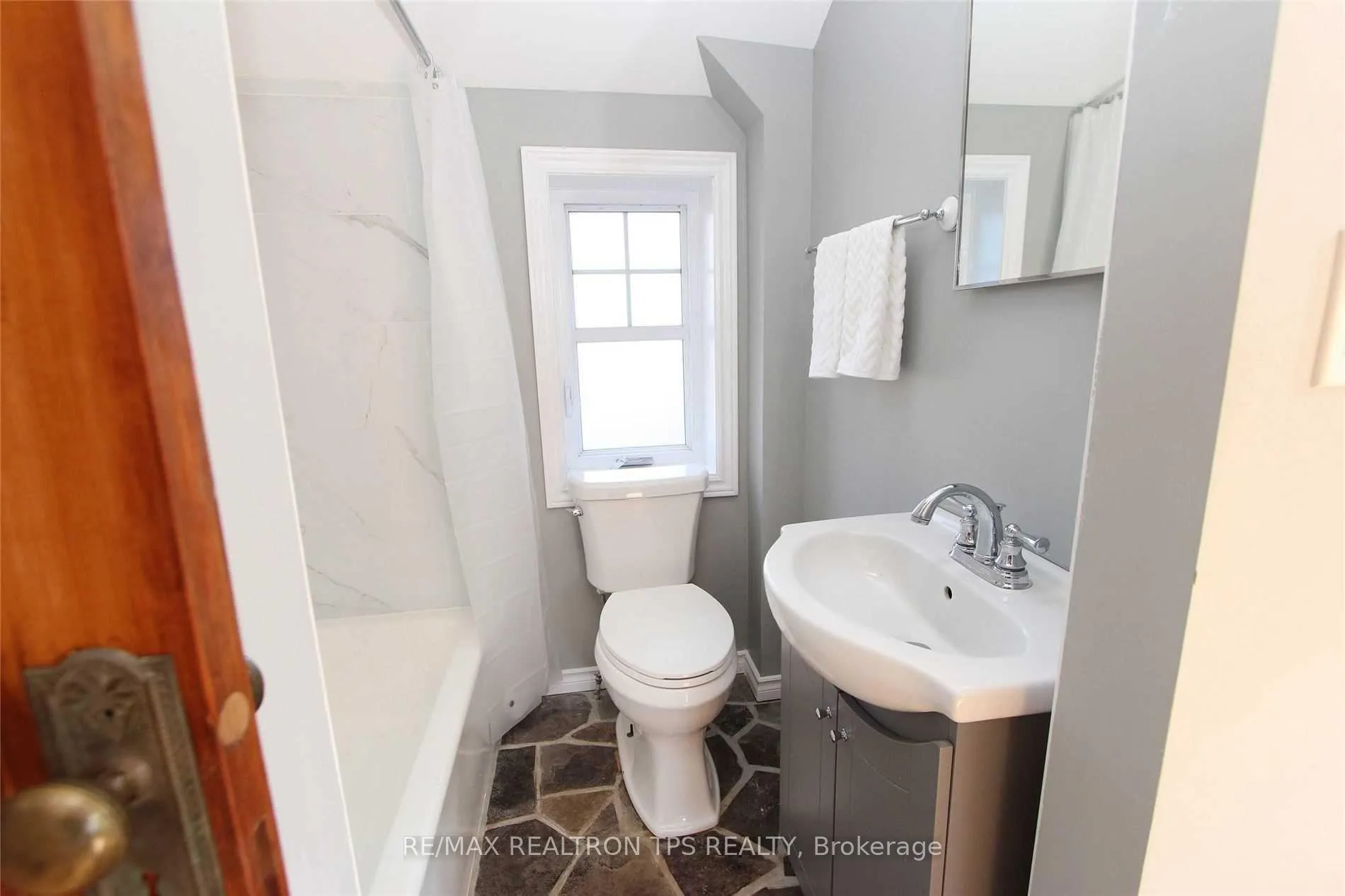 Photo 12 of Unit 1, 54 Lawson Road, Clarington, Courtice — HOMEH