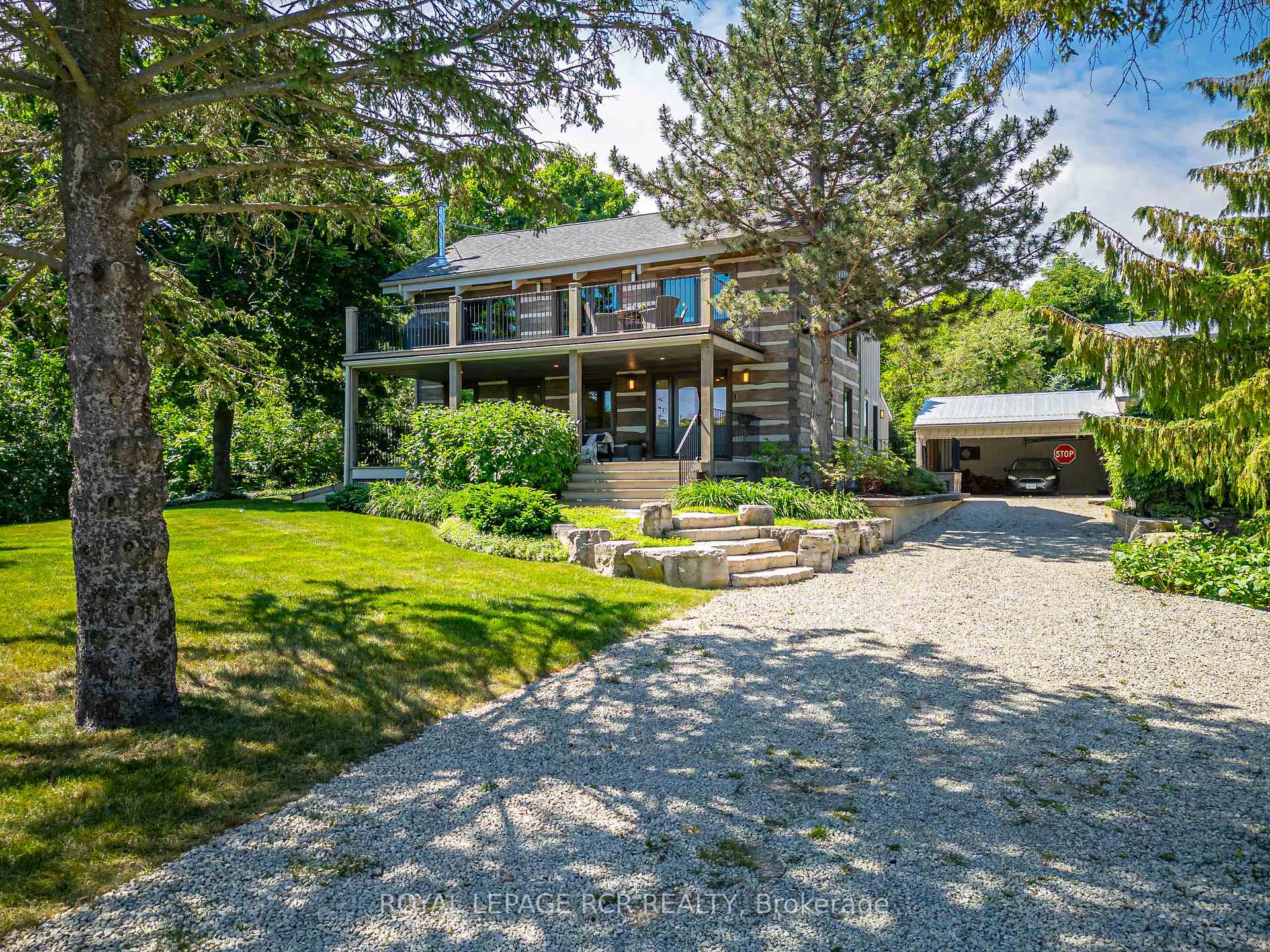 Front of 116 Lakeshore Road E