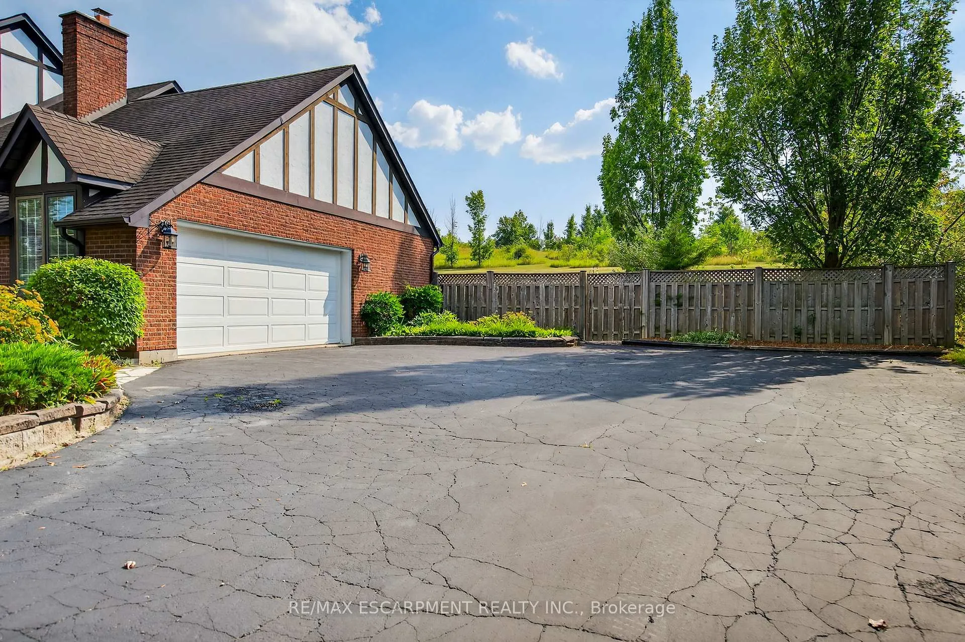 Photo 5 of 22 Weneil Drive, Hamilton, Freelton — HOMEH