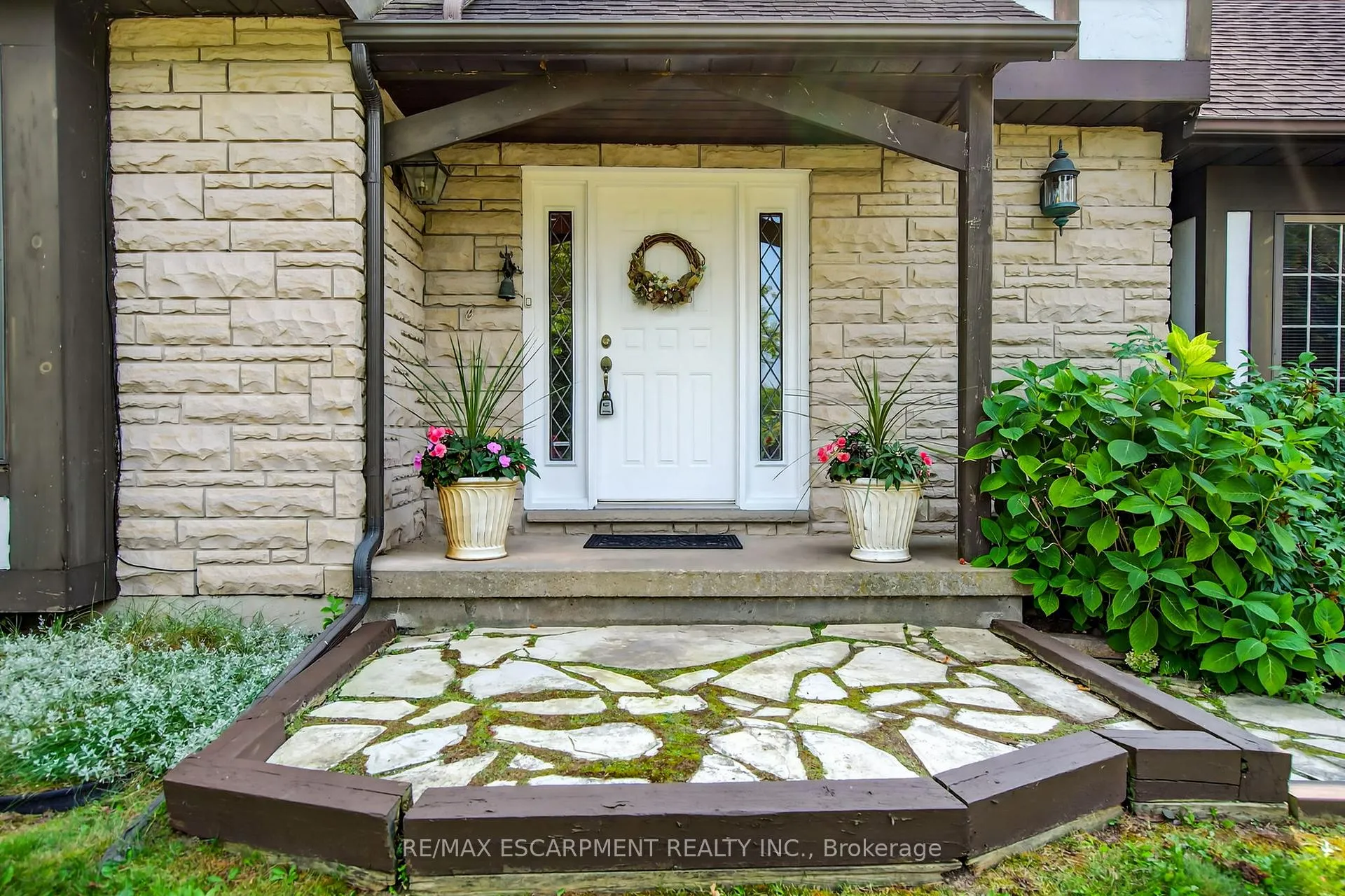 Photo 6 of 22 Weneil Drive, Hamilton, Freelton — HOMEH