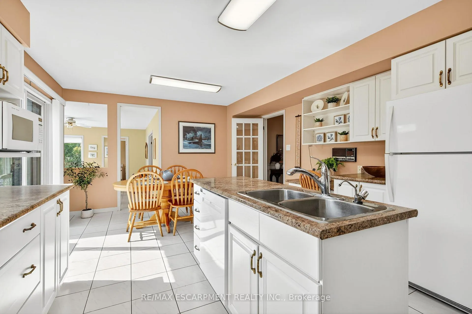 Photo 15 of 22 Weneil Drive, Hamilton, Freelton — HOMEH