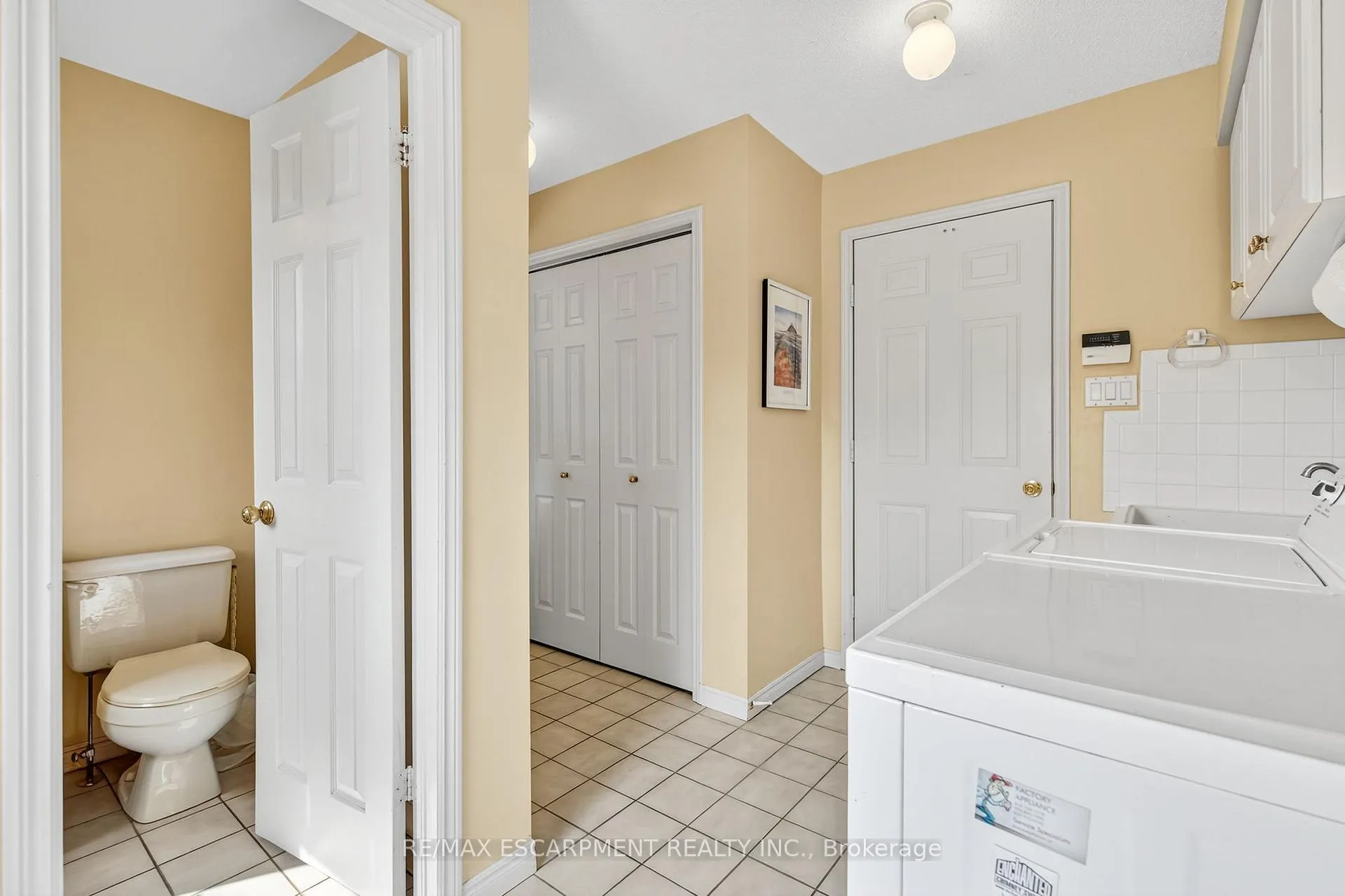 Photo 28 of 22 Weneil Drive, Hamilton, Freelton — HOMEH