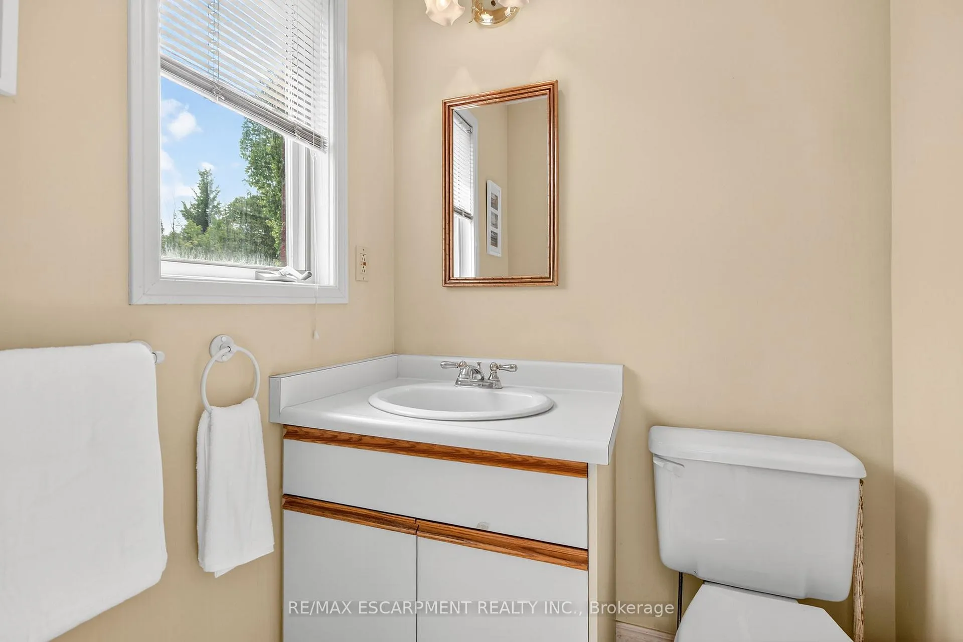 Photo 31 of 22 Weneil Drive, Hamilton, Freelton — HOMEH