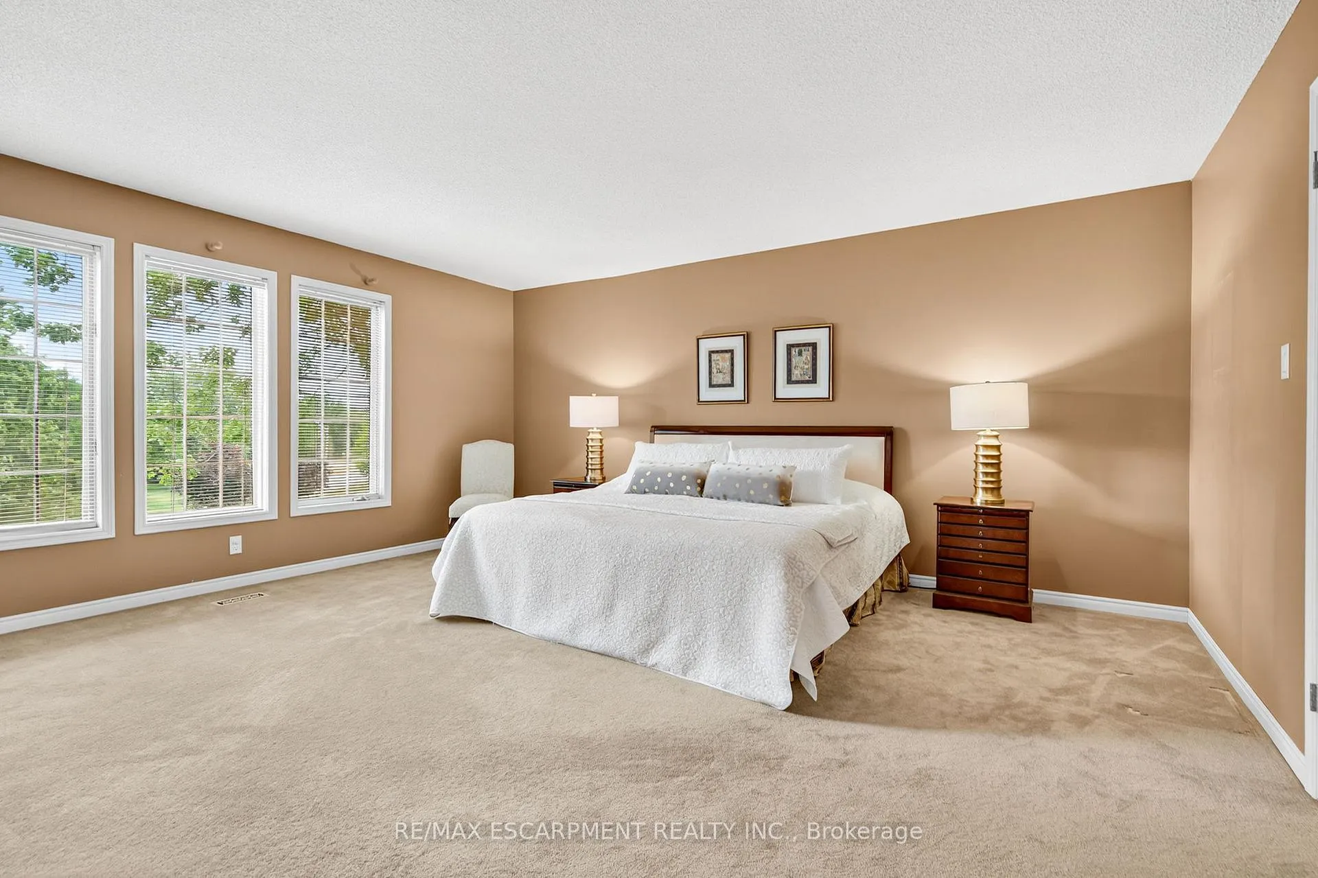 Photo 33 of 22 Weneil Drive, Hamilton, Freelton — HOMEH