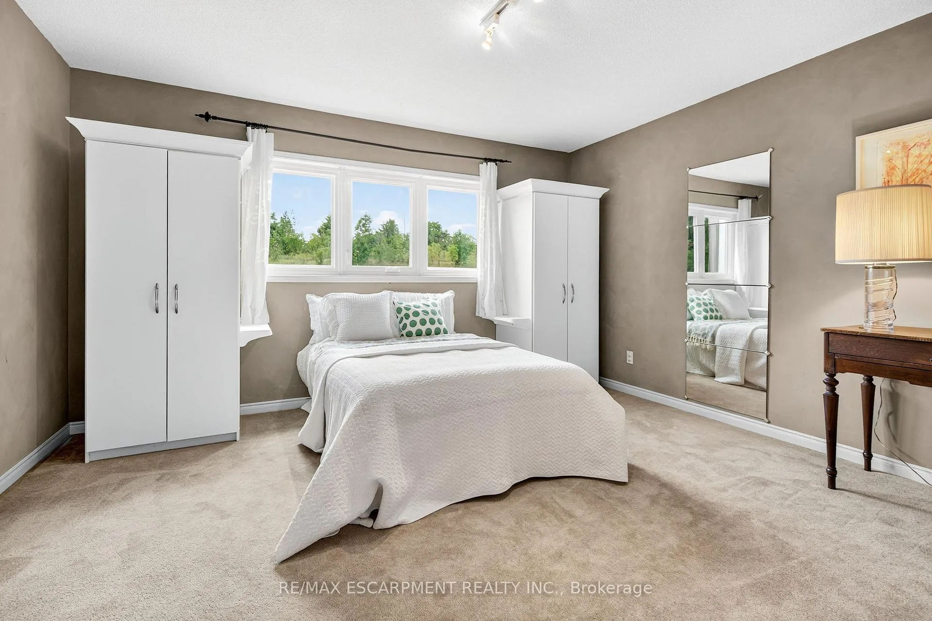 Photo 38 of 22 Weneil Drive, Hamilton, Freelton — HOMEH