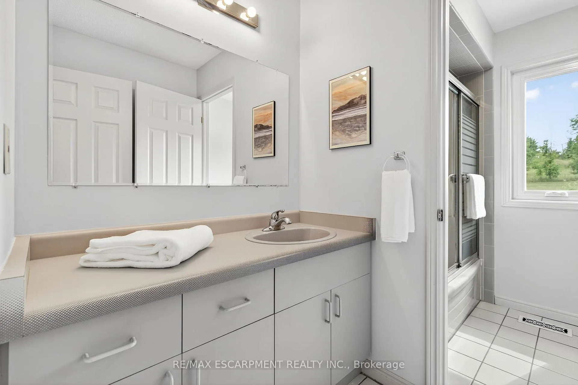 Photo 43 of 22 Weneil Drive, Hamilton, Freelton — HOMEH