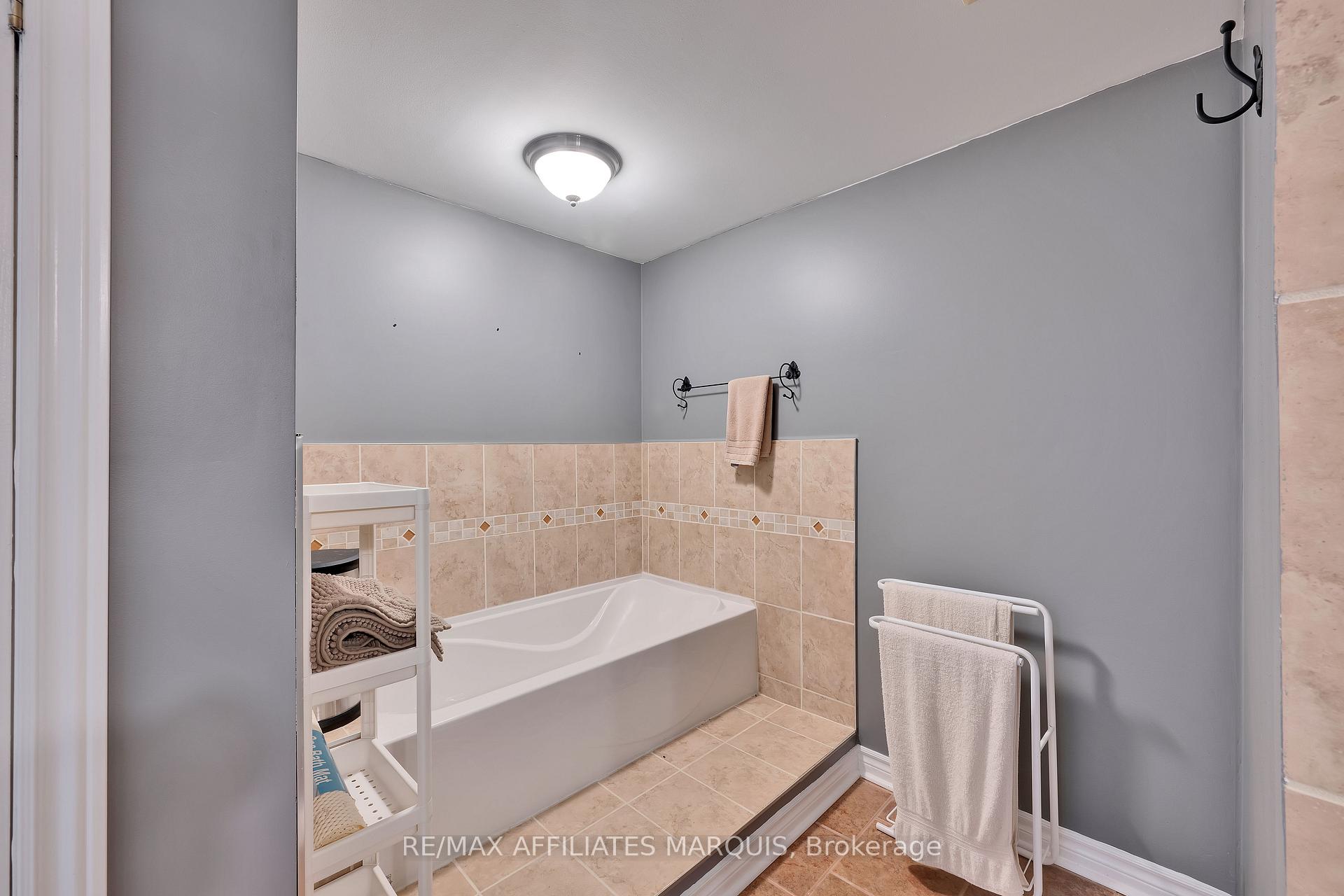 Photo 24 of 1009 Gardiner's Road, Frontenac, Frontenac Centre — HOMEH