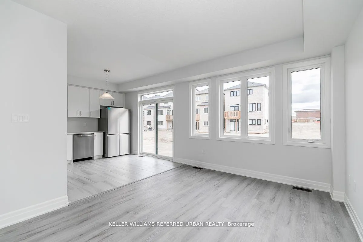 Photo 5 of 47 Federica Crescent, Wasaga Beach — HOMEH