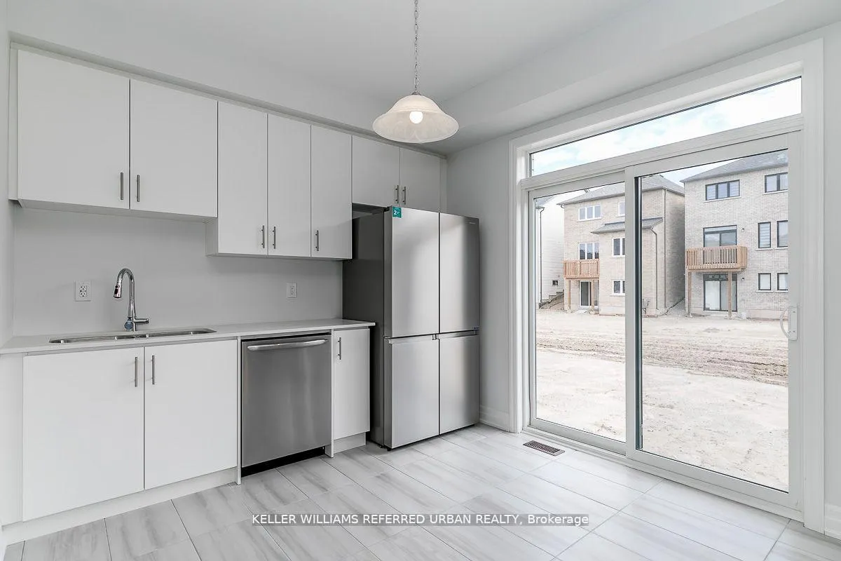 Photo 9 of 47 Federica Crescent, Wasaga Beach — HOMEH