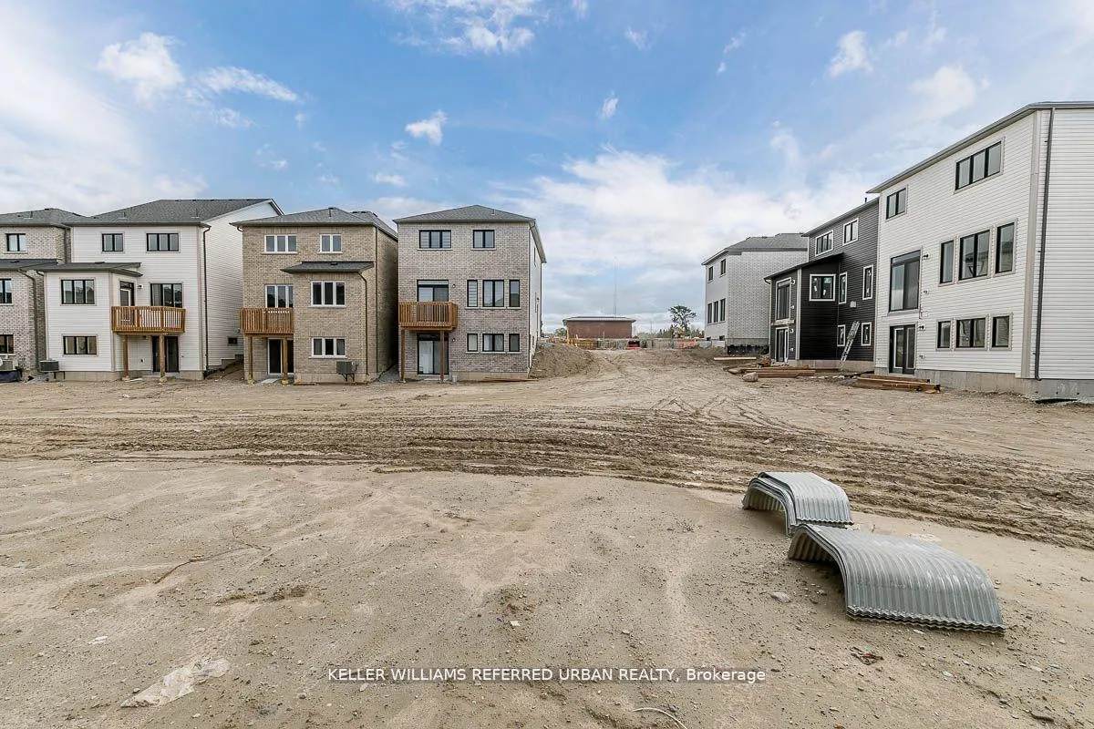 Photo 28 of 47 Federica Crescent, Wasaga Beach — HOMEH