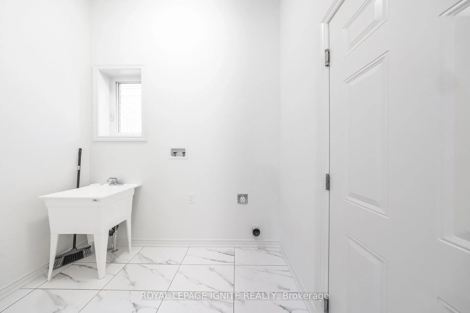 Photo 11 of 1034 Denton Drive, Cobourg — HOMEH