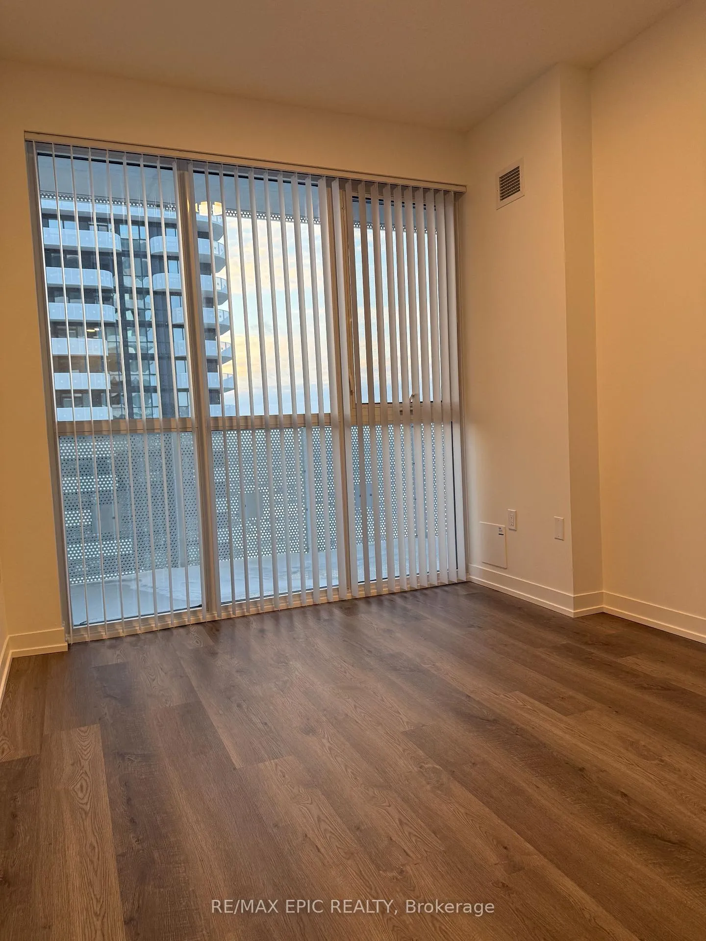 Photo 6 of Unit 5201, 8 Interchange Way, Vaughan, Vaughan Corporate Centre — HOMEH