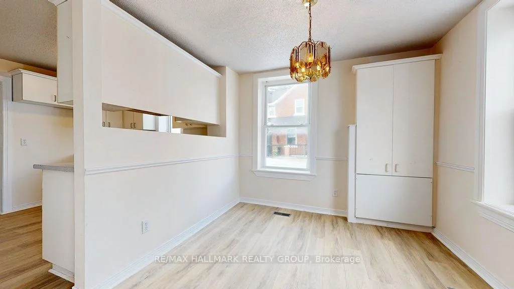 Photo 7 of 21 Elgin Street E, Arnprior — HOMEH