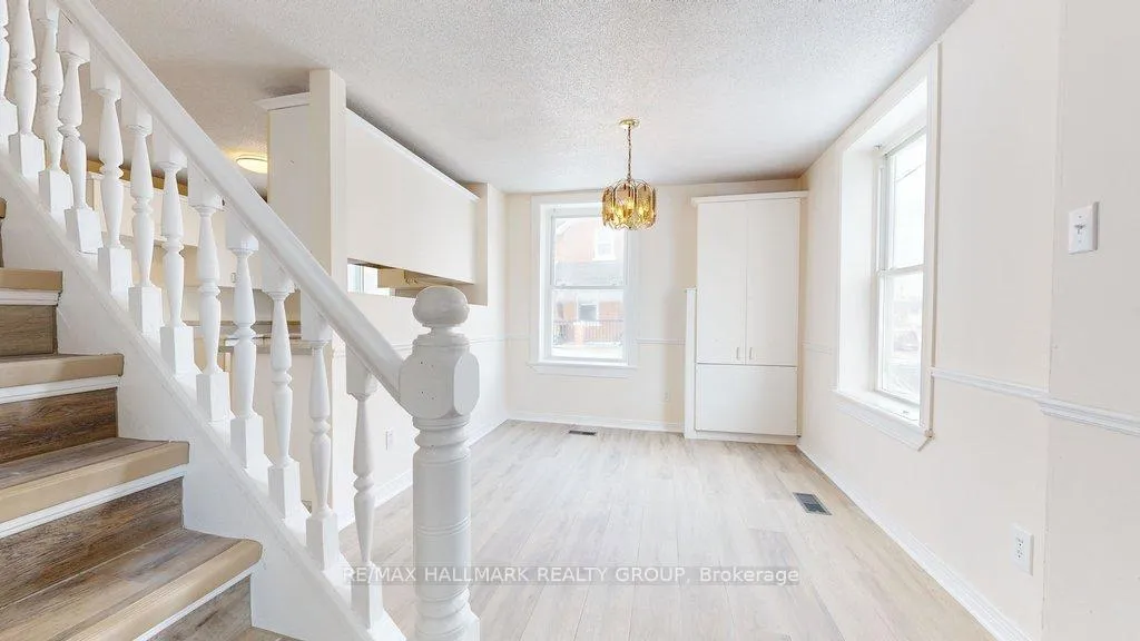 Photo 8 of 21 Elgin Street E, Arnprior — HOMEH