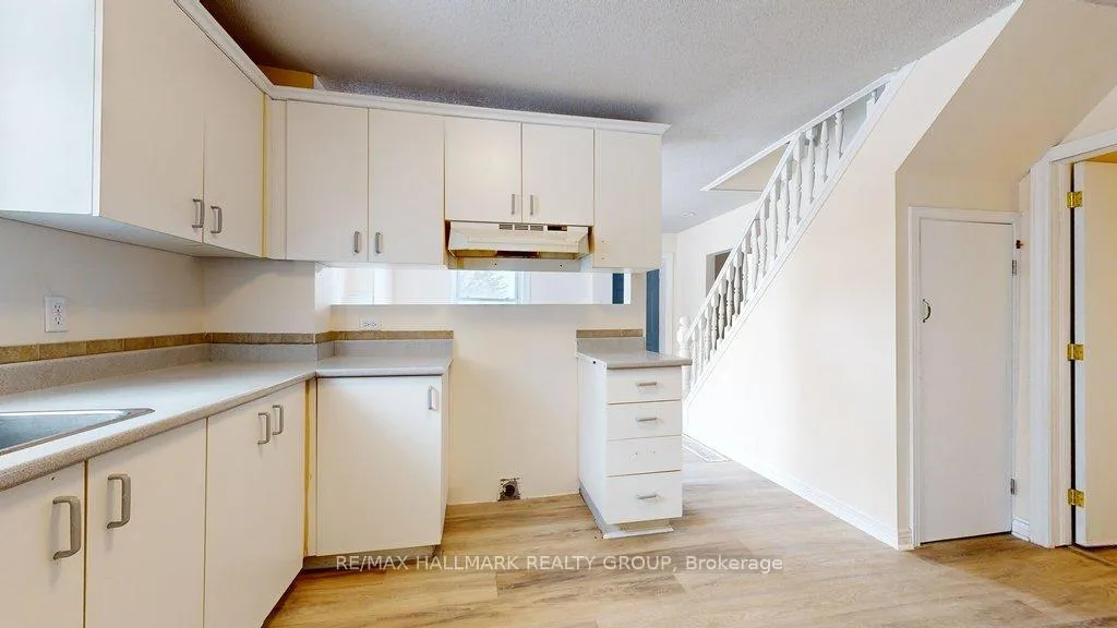 Photo 11 of 21 Elgin Street E, Arnprior — HOMEH
