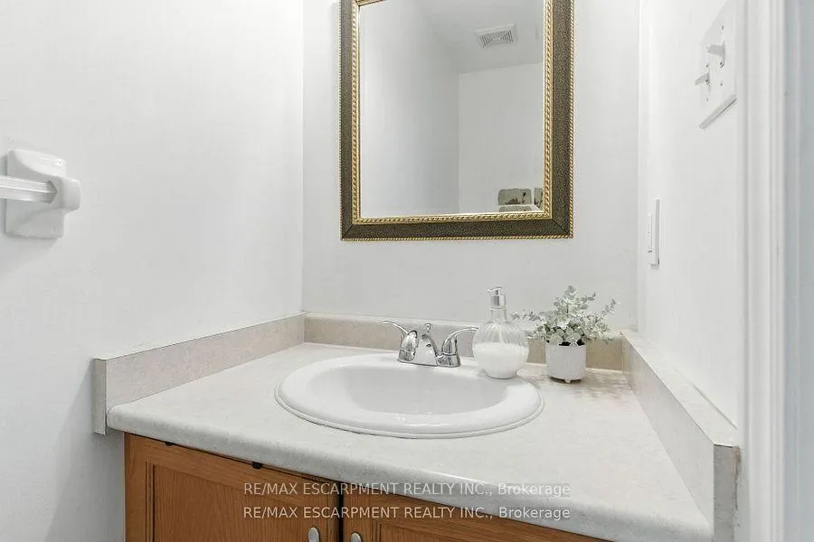 Photo 4 of Unit 14, 1860 Upper Gage Avenue, Hamilton, Allison — HOMEH