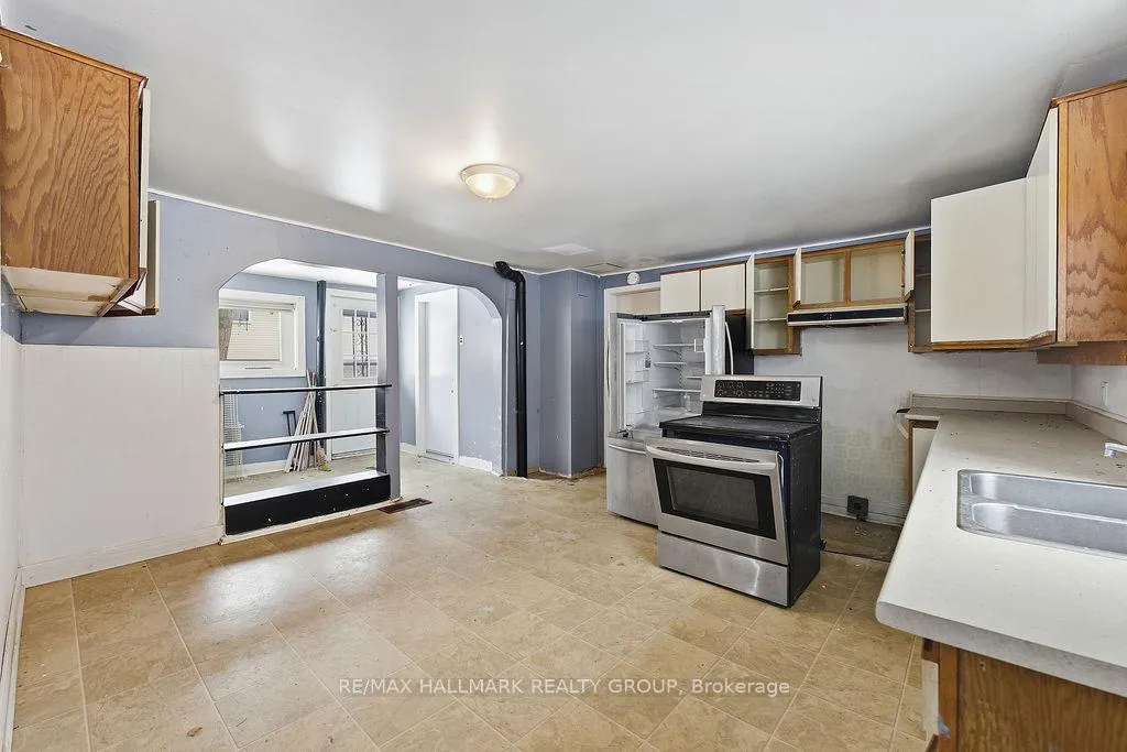 Photo 10 of 100 Barrette Street, Ottawa, Vanier — HOMEH