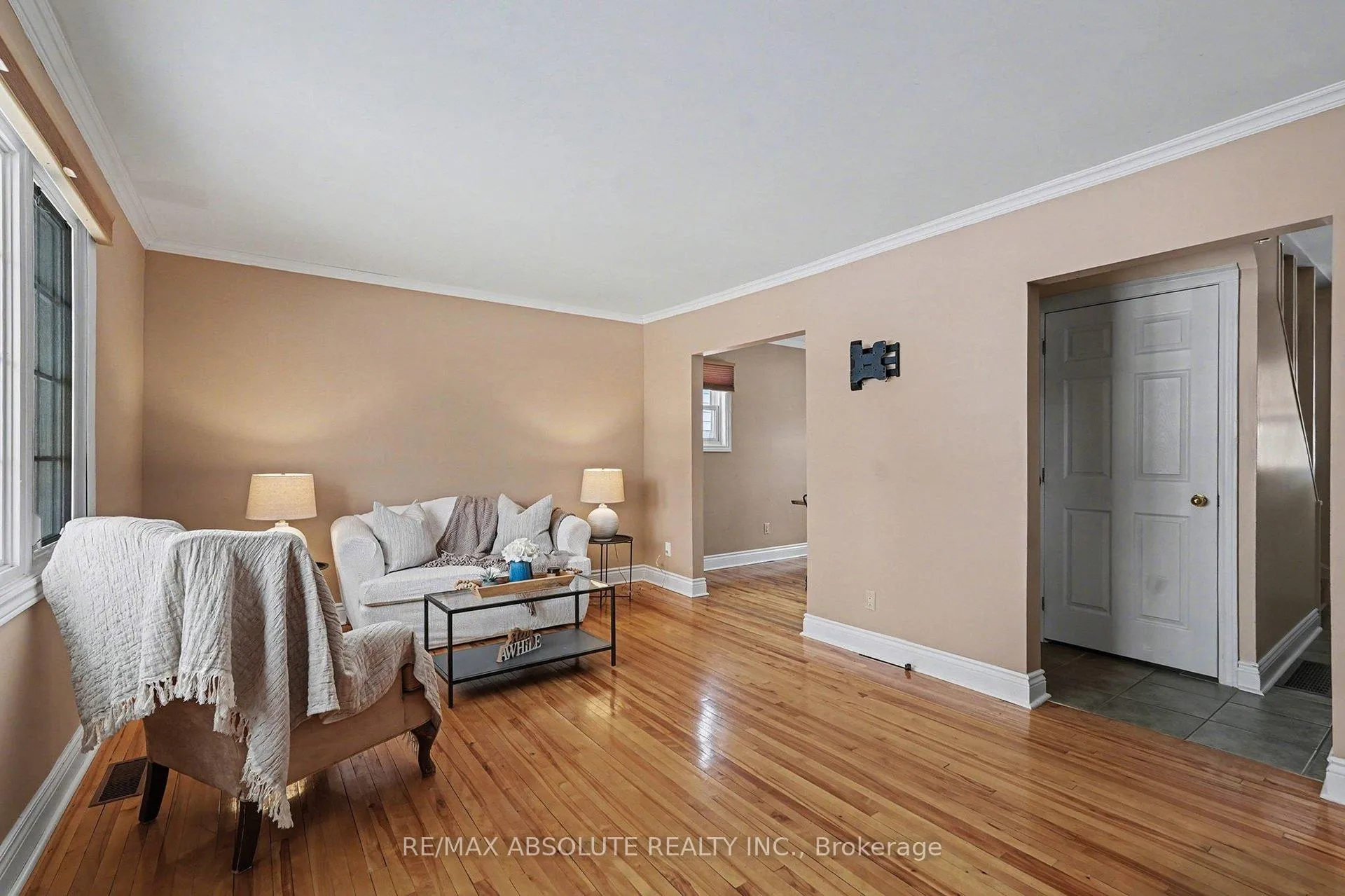 Photo 2 of 104 Third Avenue N, Arnprior — HOMEH