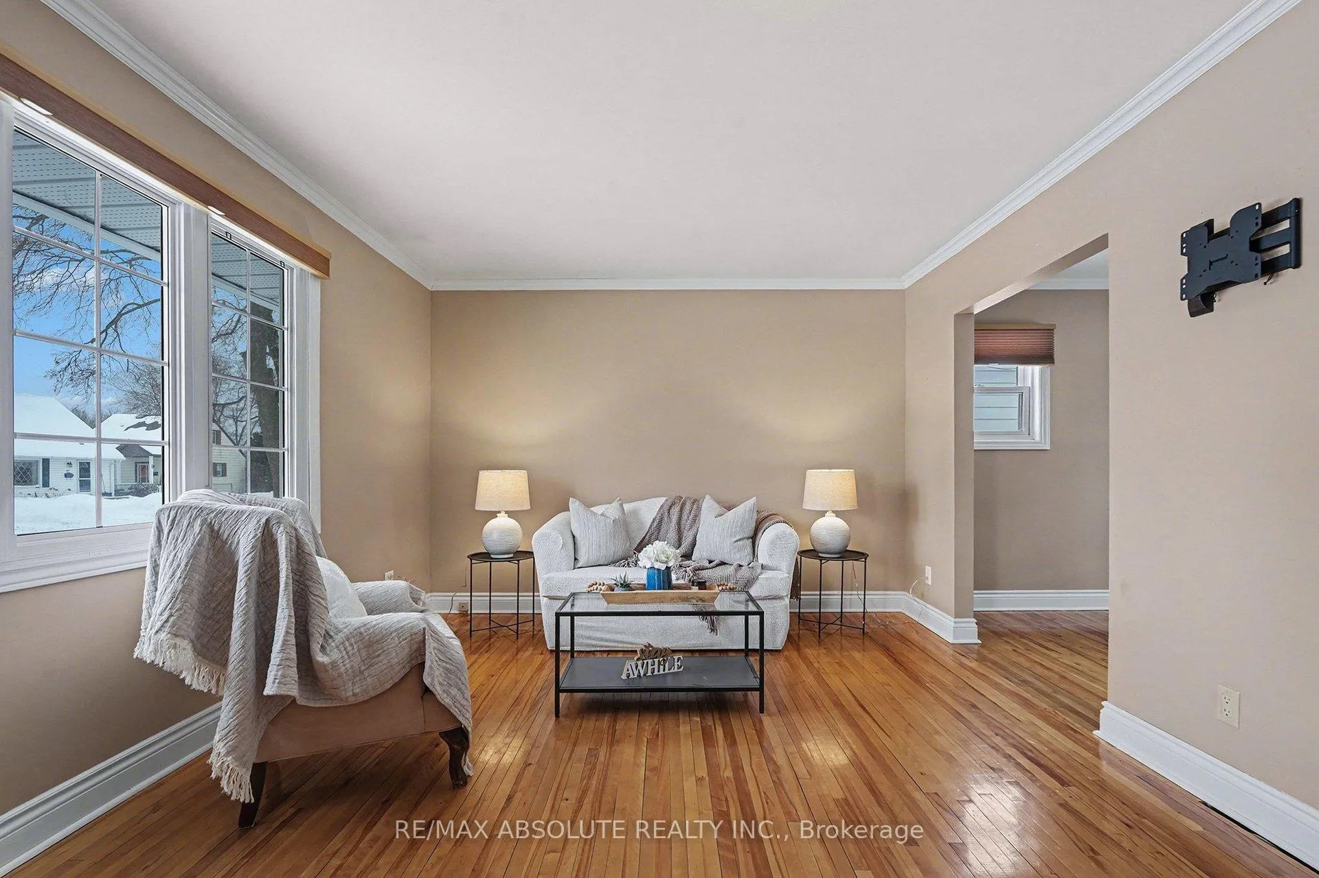 Photo 3 of 104 Third Avenue N, Arnprior — HOMEH
