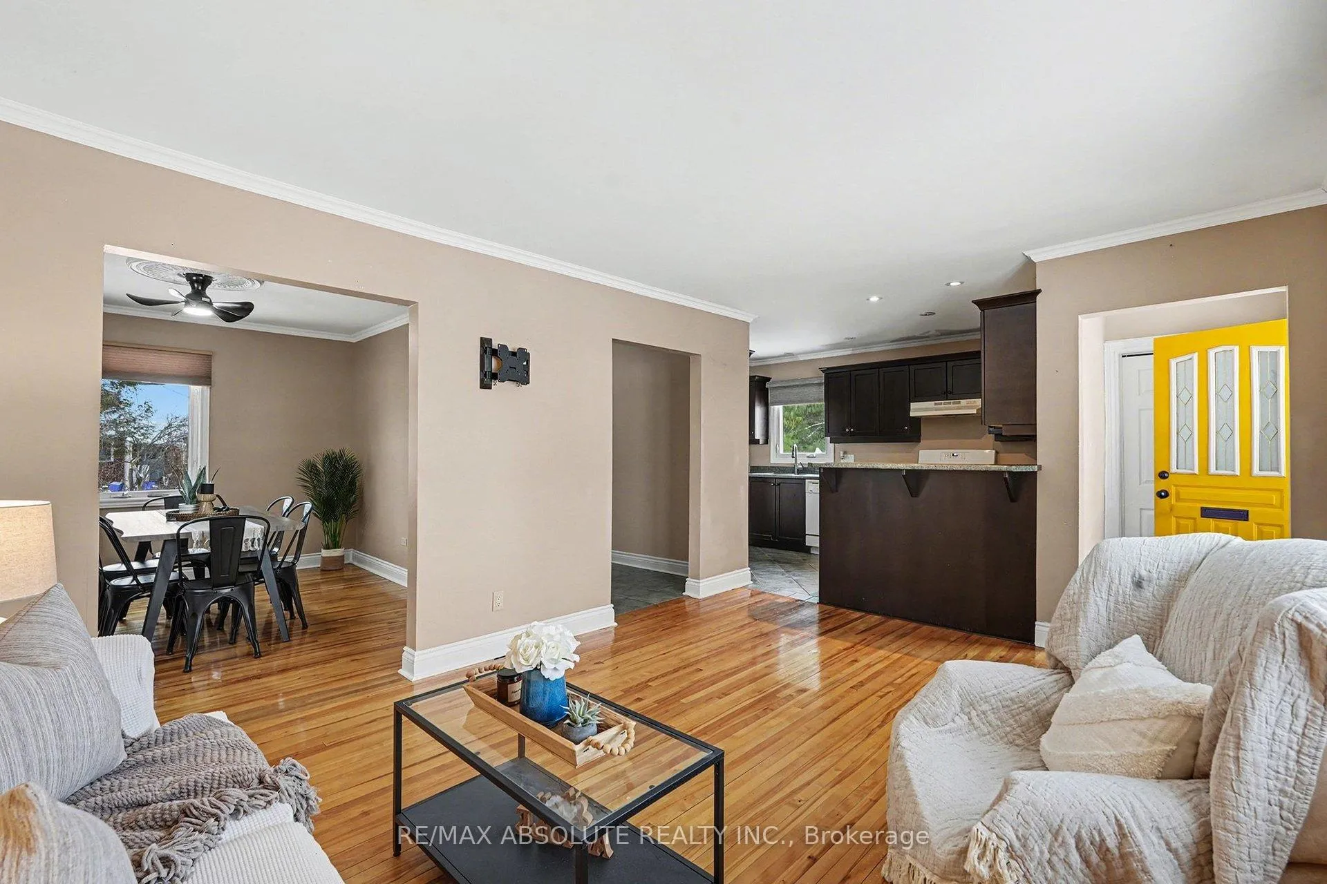 Photo 4 of 104 Third Avenue N, Arnprior — HOMEH