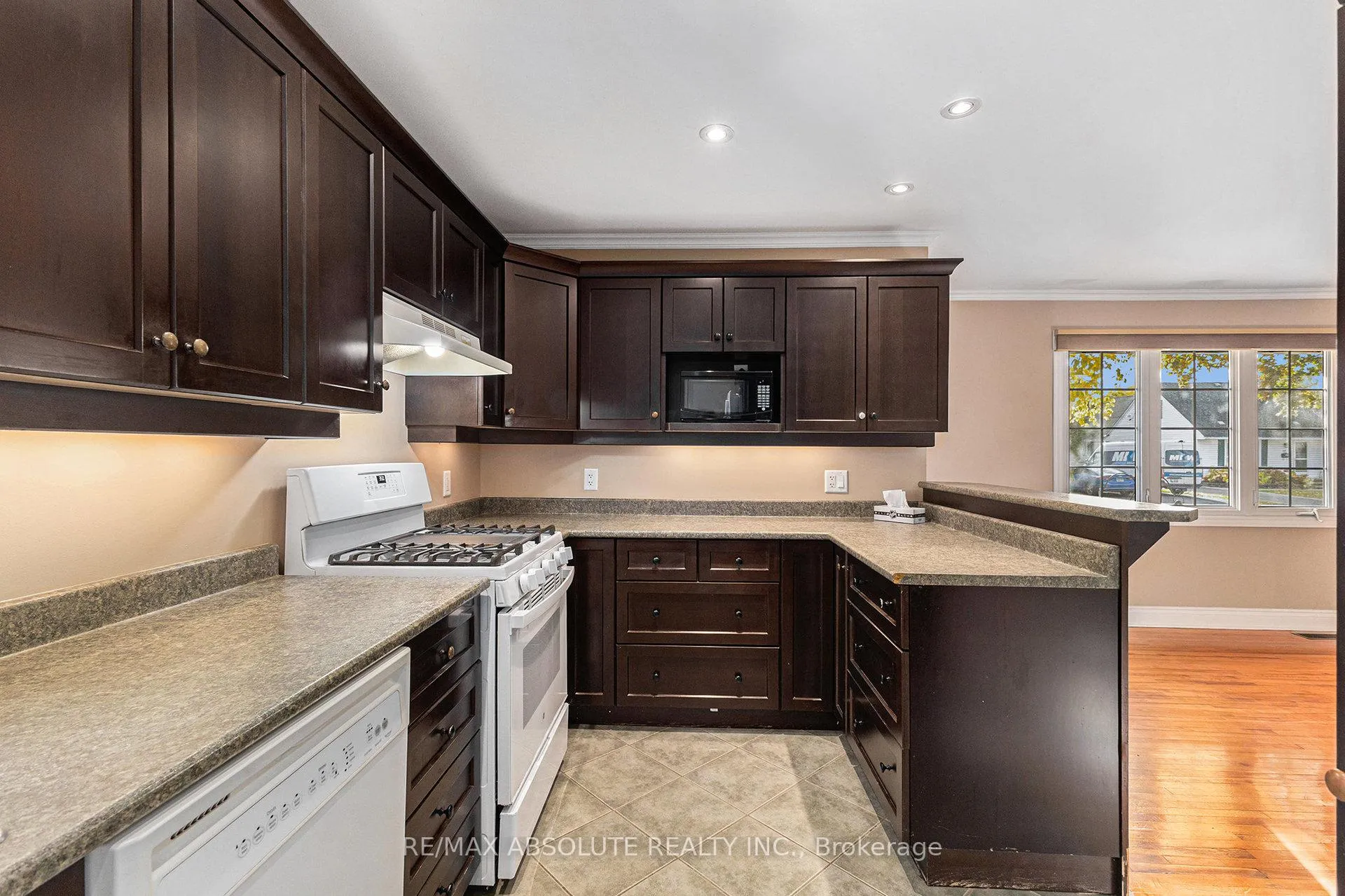Photo 8 of 104 Third Avenue N, Arnprior — HOMEH