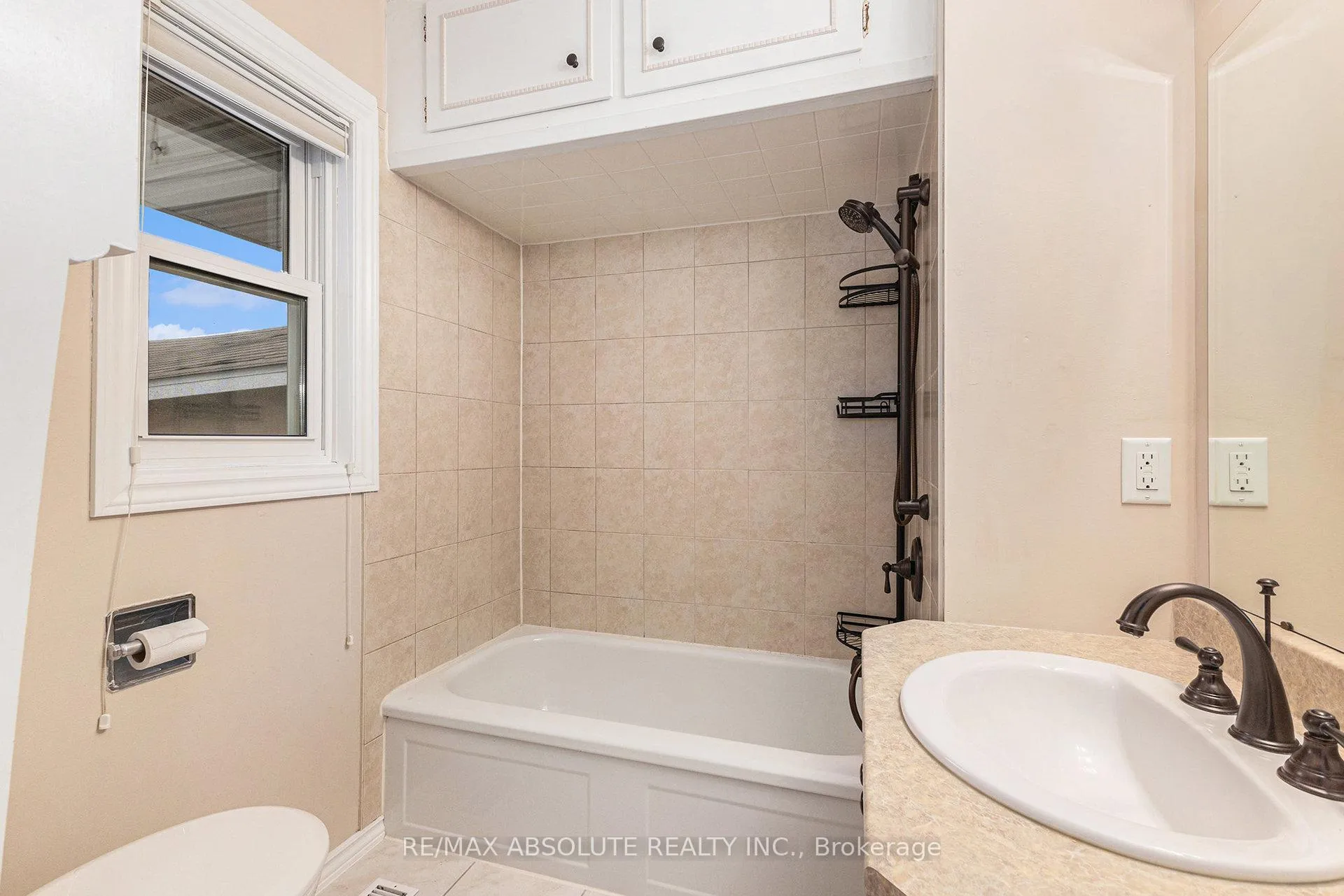 Photo 10 of 104 Third Avenue N, Arnprior — HOMEH