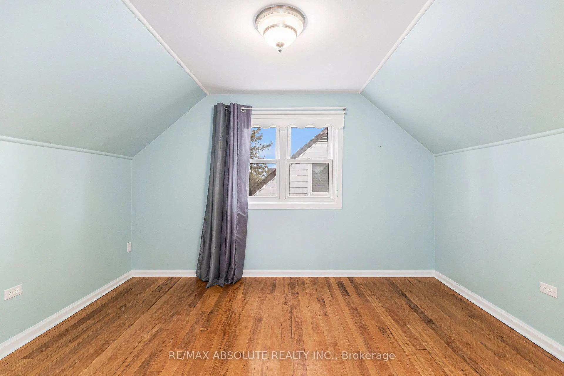 Photo 11 of 104 Third Avenue N, Arnprior — HOMEH