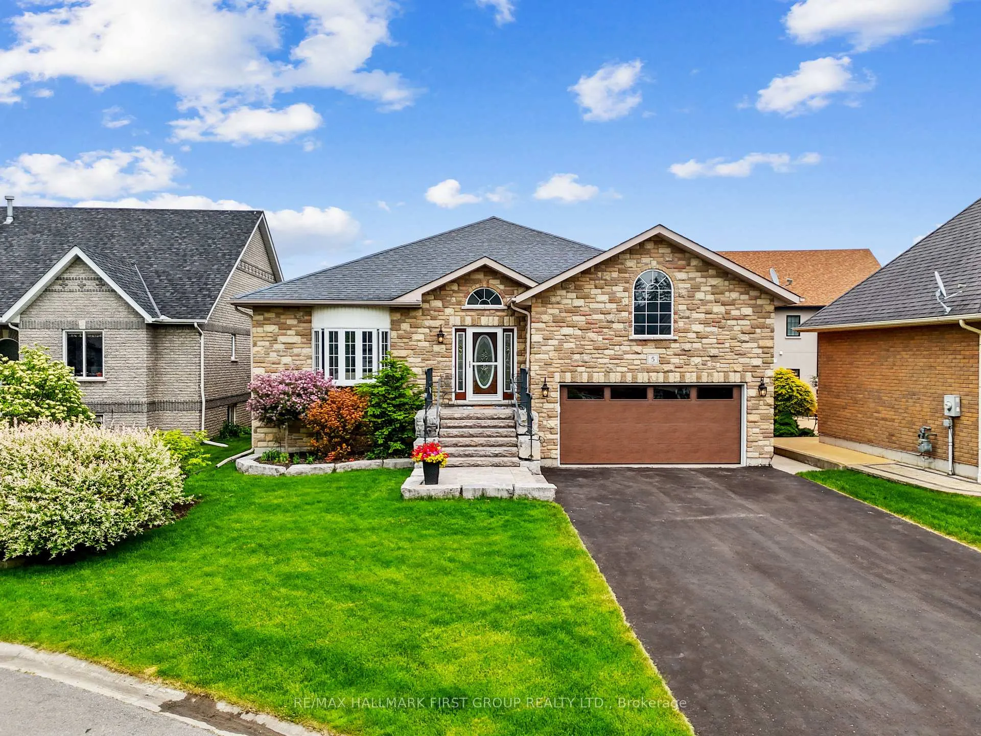 Photo 3 of 5 Edgewater Drive, Prince Edward County, Sophiasburg Ward — HOMEH