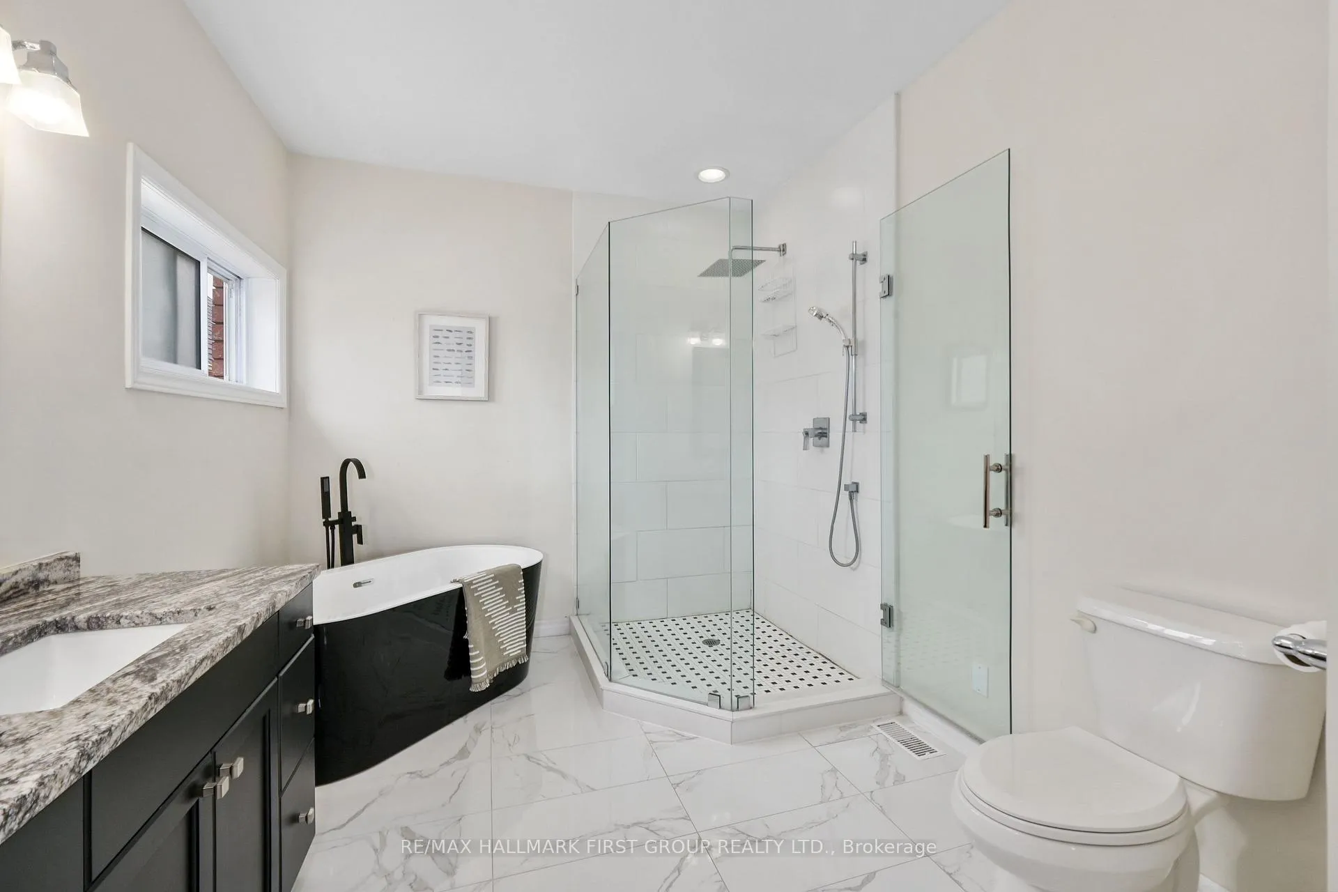 Photo 23 of 5 Edgewater Drive, Prince Edward County, Sophiasburg Ward — HOMEH