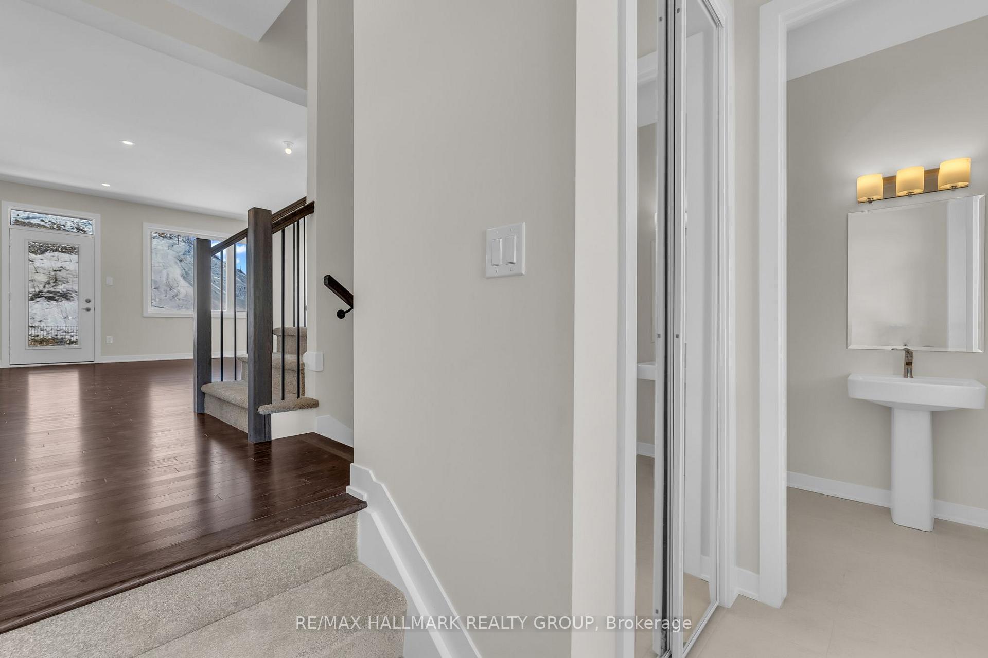 Photo 3 of 674 Expansion Road, Ottawa, Barrhaven - Half Moon Bay — HOMEH