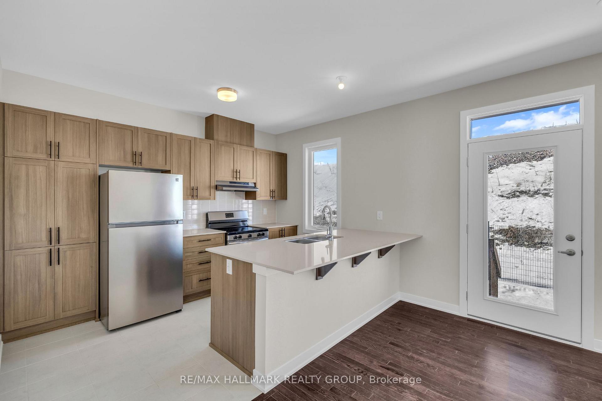 Photo 6 of 674 Expansion Road, Ottawa, Barrhaven - Half Moon Bay — HOMEH
