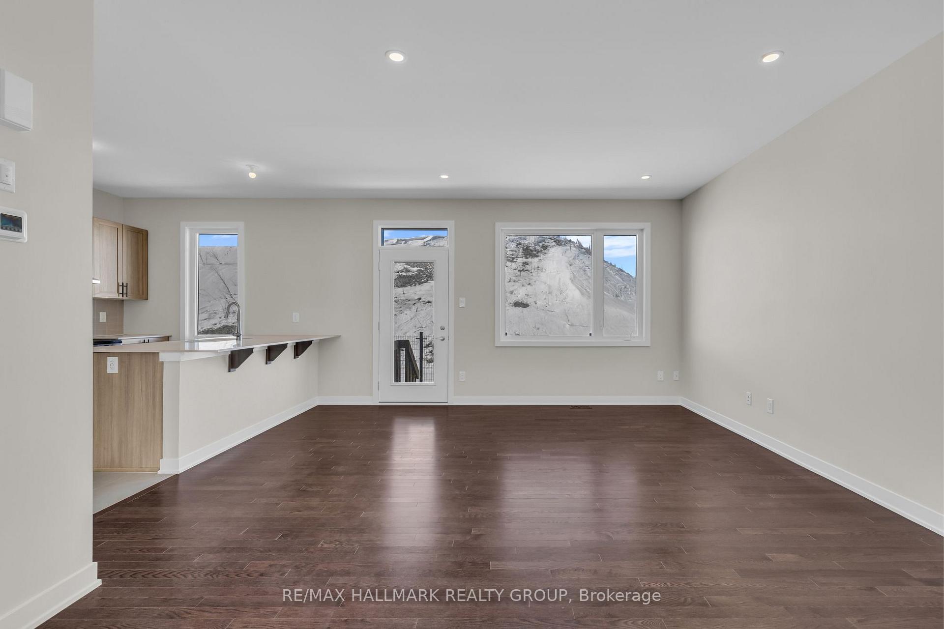 Photo 7 of 674 Expansion Road, Ottawa, Barrhaven - Half Moon Bay — HOMEH