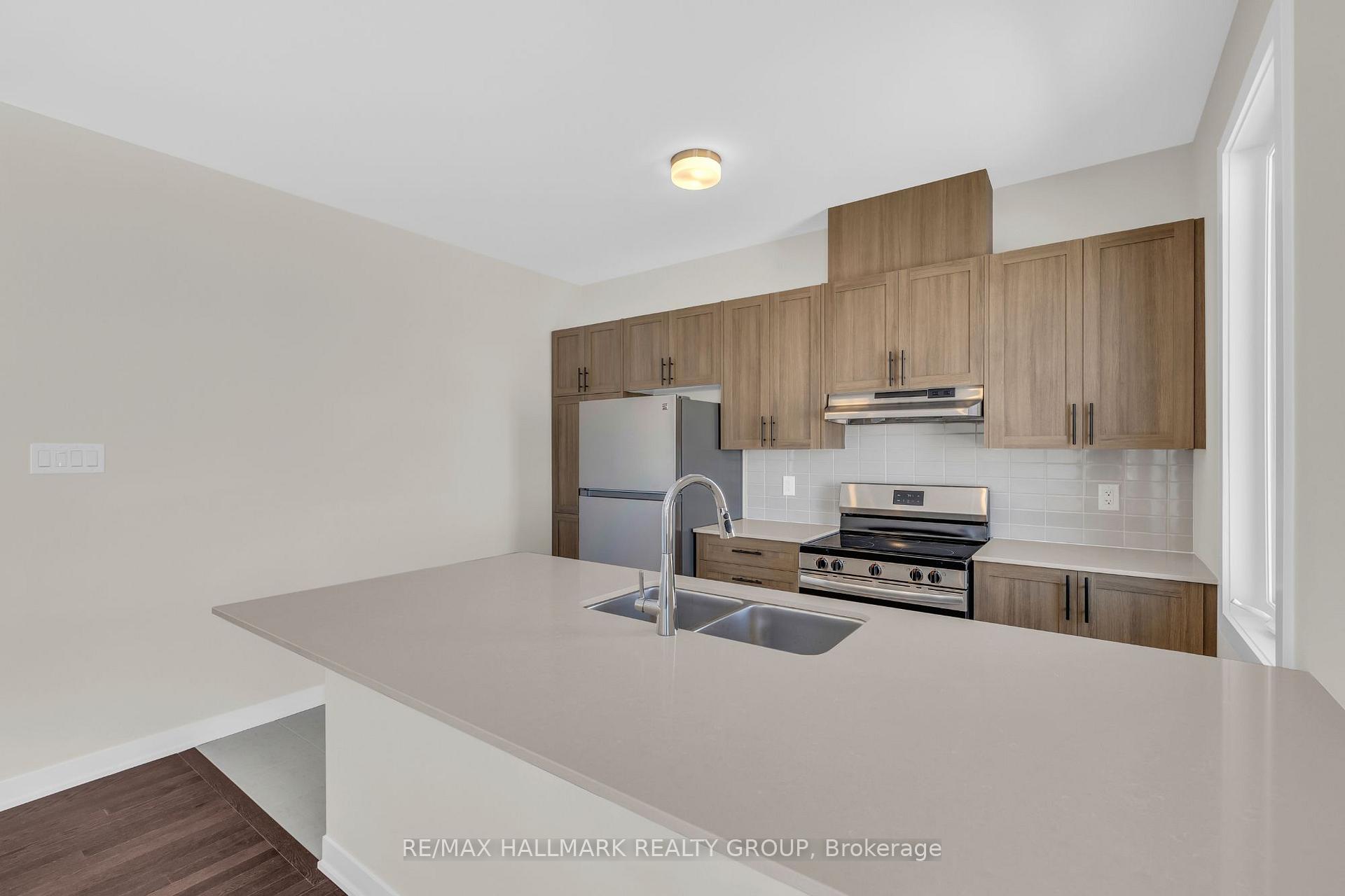 Photo 8 of 674 Expansion Road, Ottawa, Barrhaven - Half Moon Bay — HOMEH