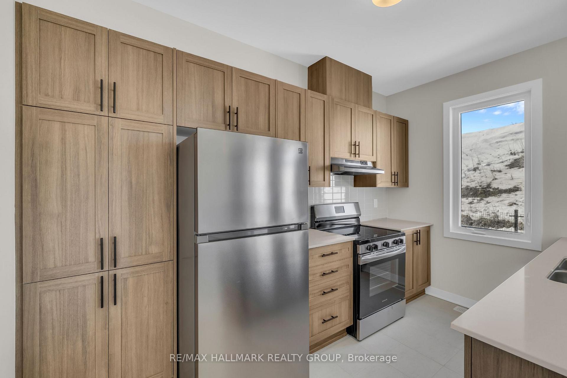 Photo 10 of 674 Expansion Road, Ottawa, Barrhaven - Half Moon Bay — HOMEH
