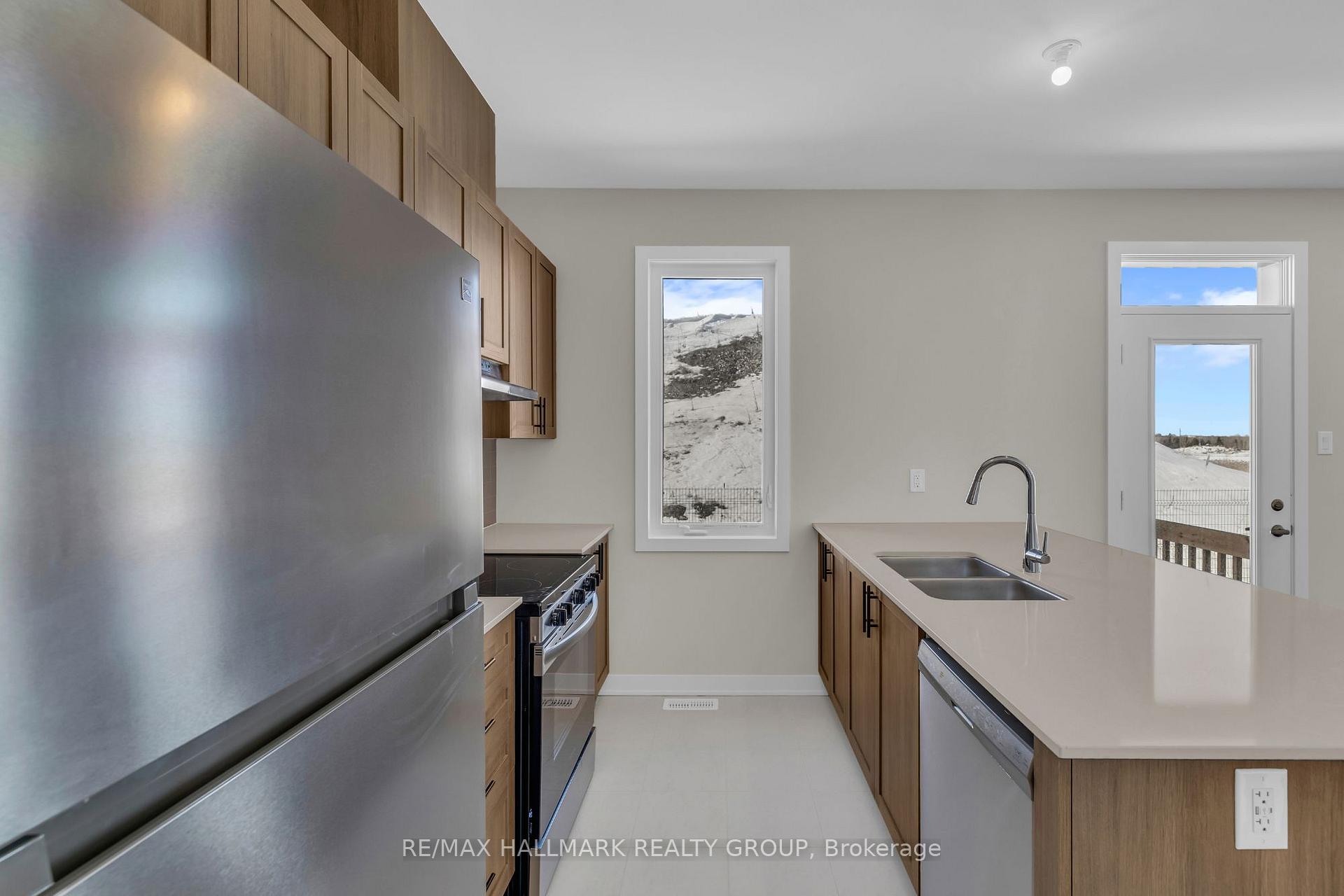 Photo 11 of 674 Expansion Road, Ottawa, Barrhaven - Half Moon Bay — HOMEH