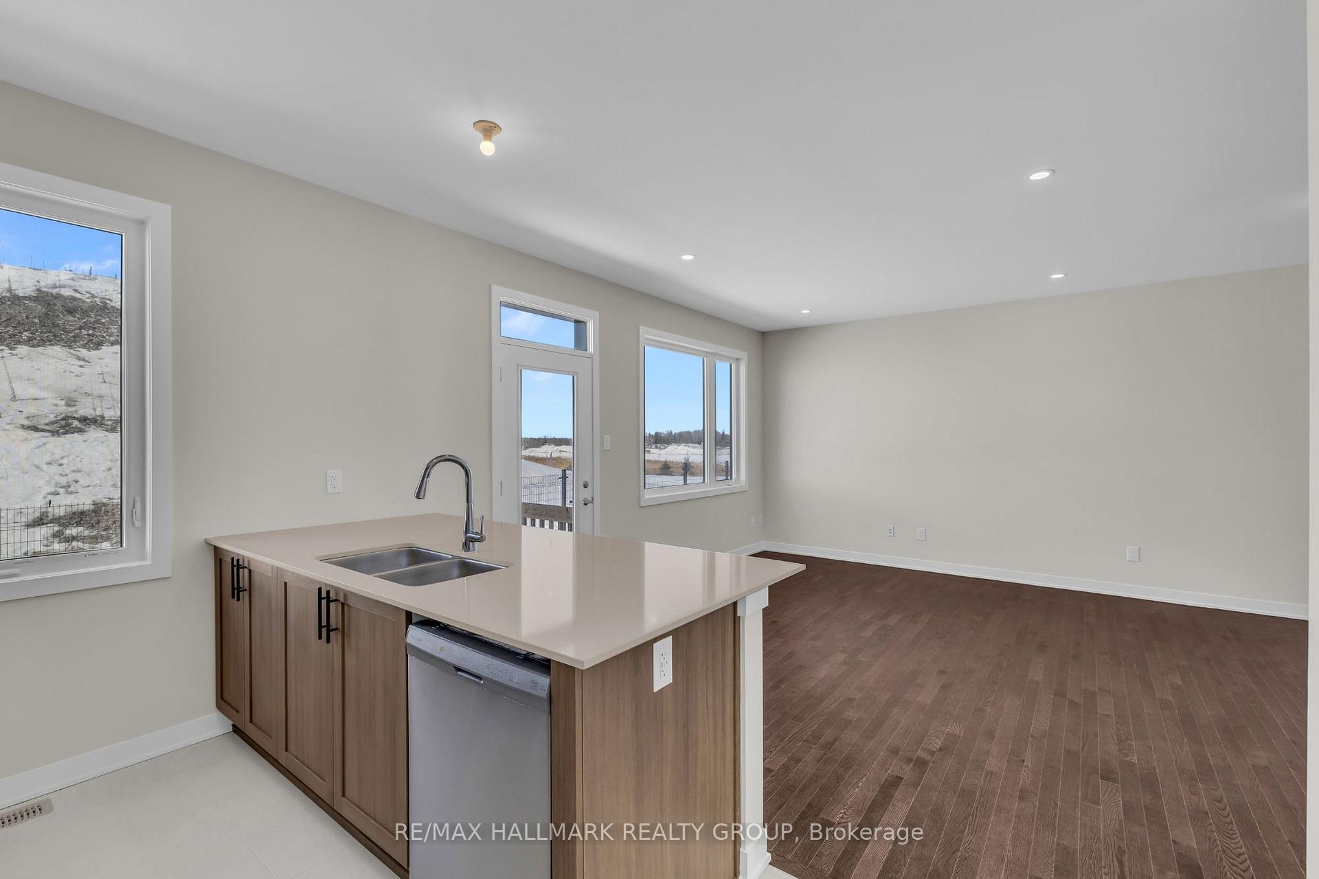 Photo 12 of 674 Expansion Road, Ottawa, Barrhaven - Half Moon Bay — HOMEH